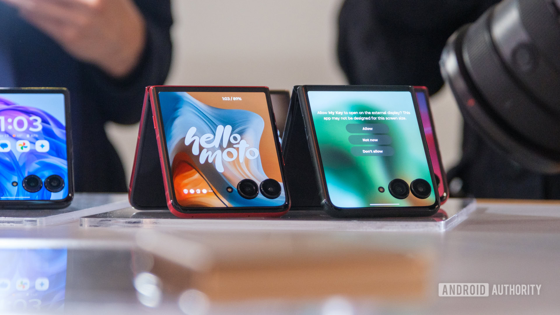 Telas de cobertura da série Motorola Razr 2025
