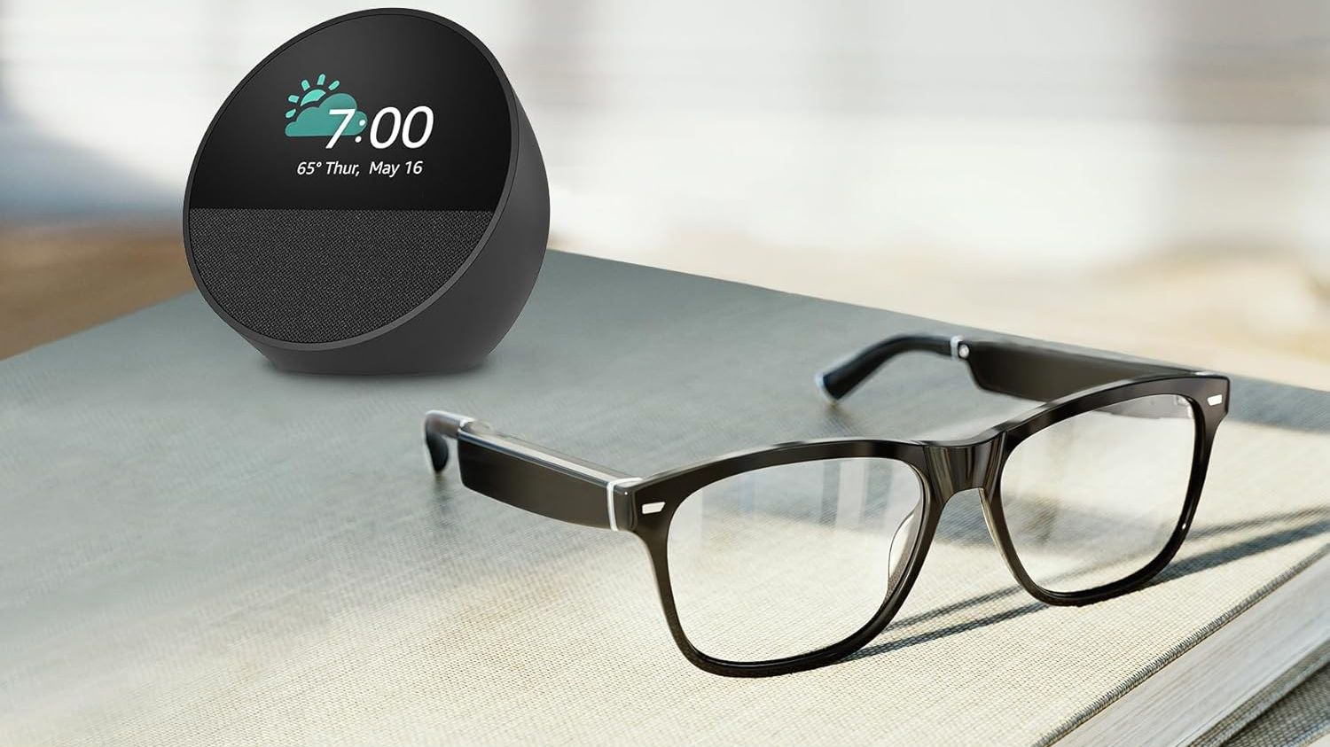 Amazon Echo Spot e Echo Frames na tabela