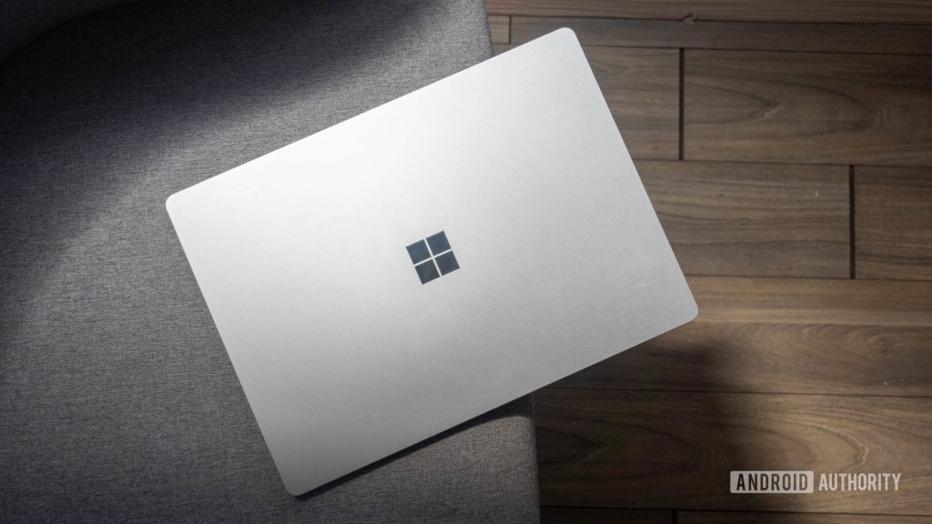 Escolha do Prime Day: Microsoft Surface Laptop 2025 cai para US$ 799,99