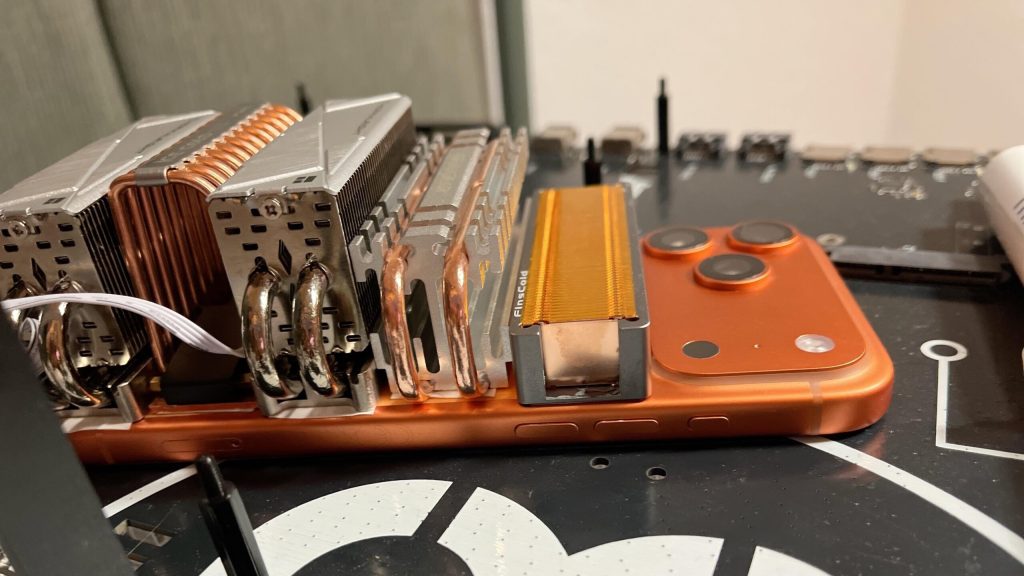 Este mod de refrigeração do iPhone o transforma em uma monstruosidade que demolia benchmarks