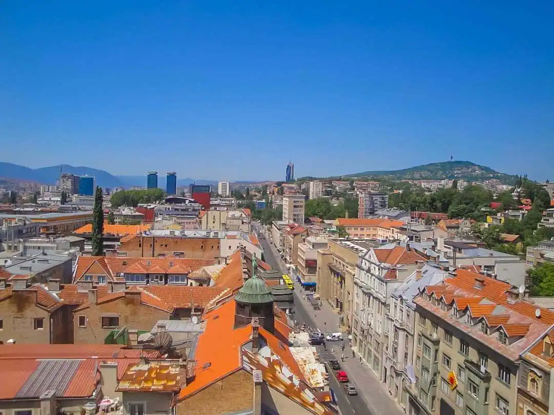 - Itinerário de 3 dias em Sarajevo: Cultura, História, Natureza Visão geral de Sarajevo, Bósnia Herzegovina.