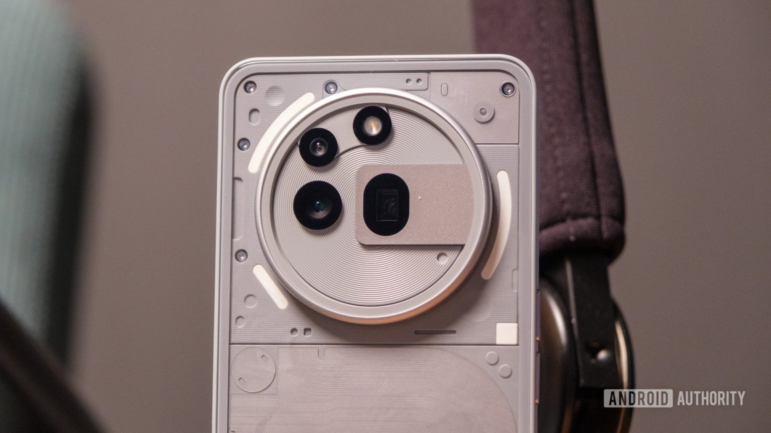Nada, usuários do Phone 3a no escuro devido a falha de luz do Glyph
