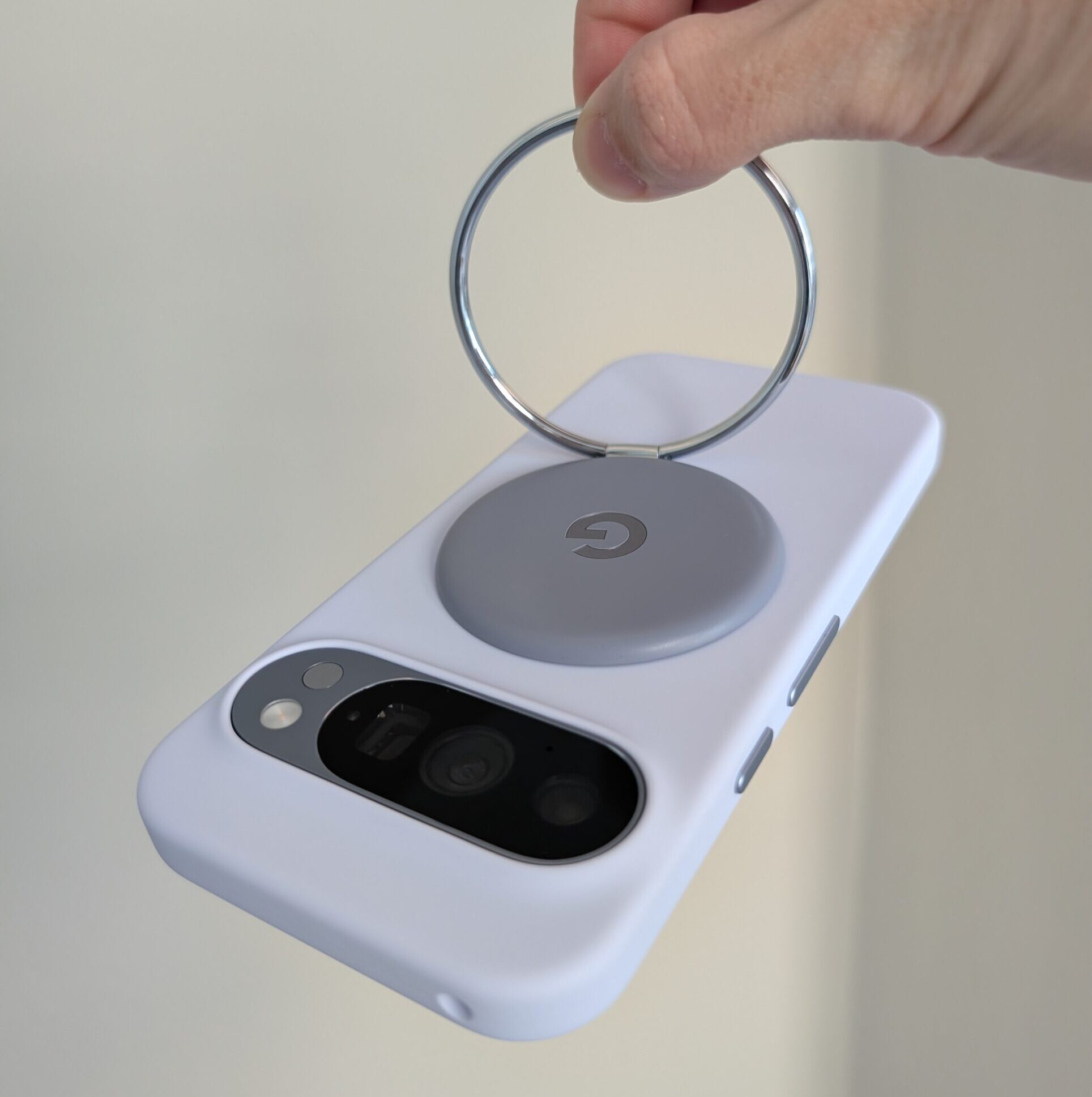 Pixelsnap Ring Stand com Pixel 10 Pro Dangling Pixelsnap Ring Stand com Pixel 10 Pro Dangling