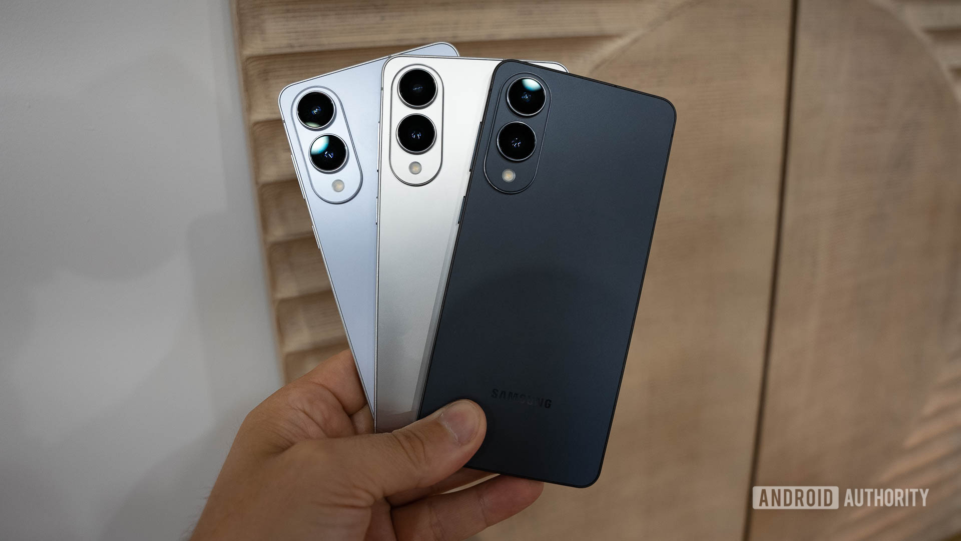 Samsung Galaxy S25 Edge todas as três cores na mão fanáticas