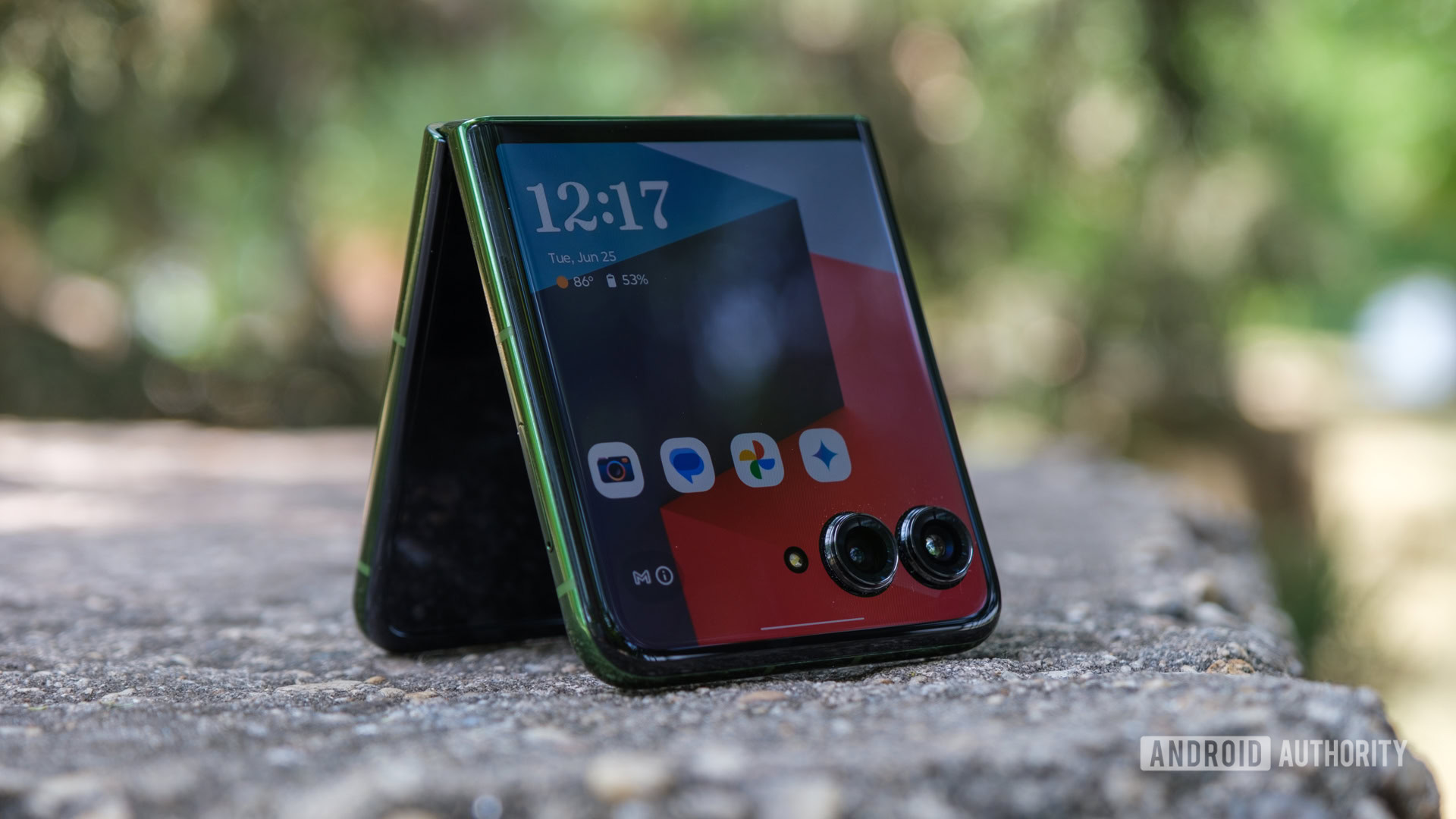 Motorola Razr Plus Tent Doled Angle - Melhores pequenos telefones Android