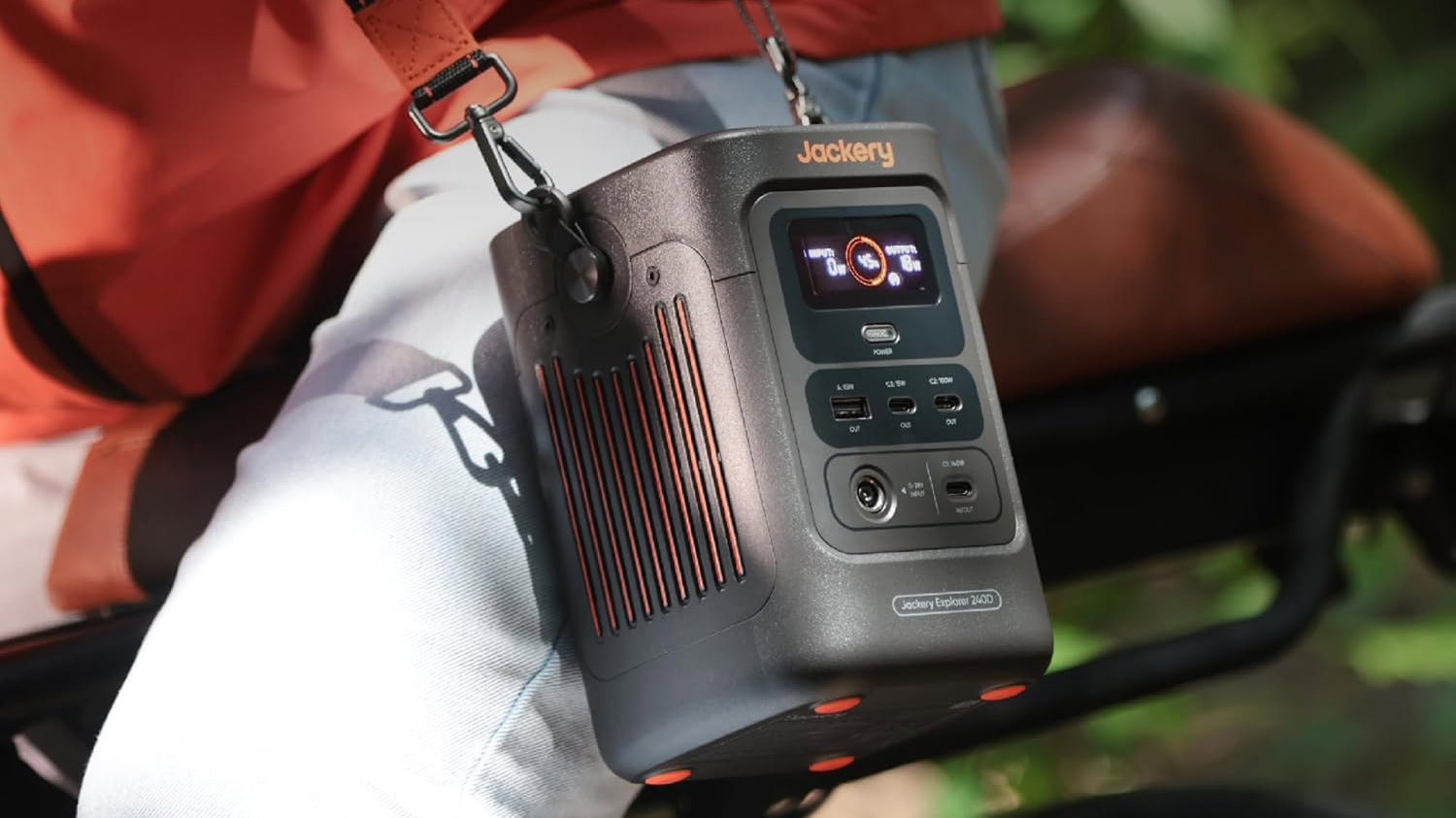 Andar de bicicleta com Jackery Explorer 240D Power Bank