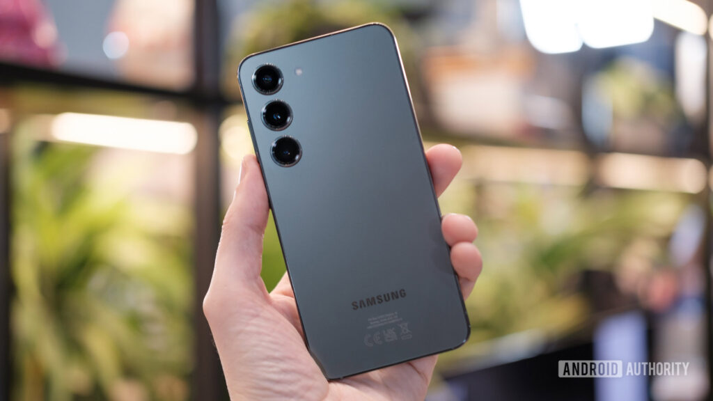 Samsung retoma o lançamento do One UI 8 no Galaxy S23 e S24