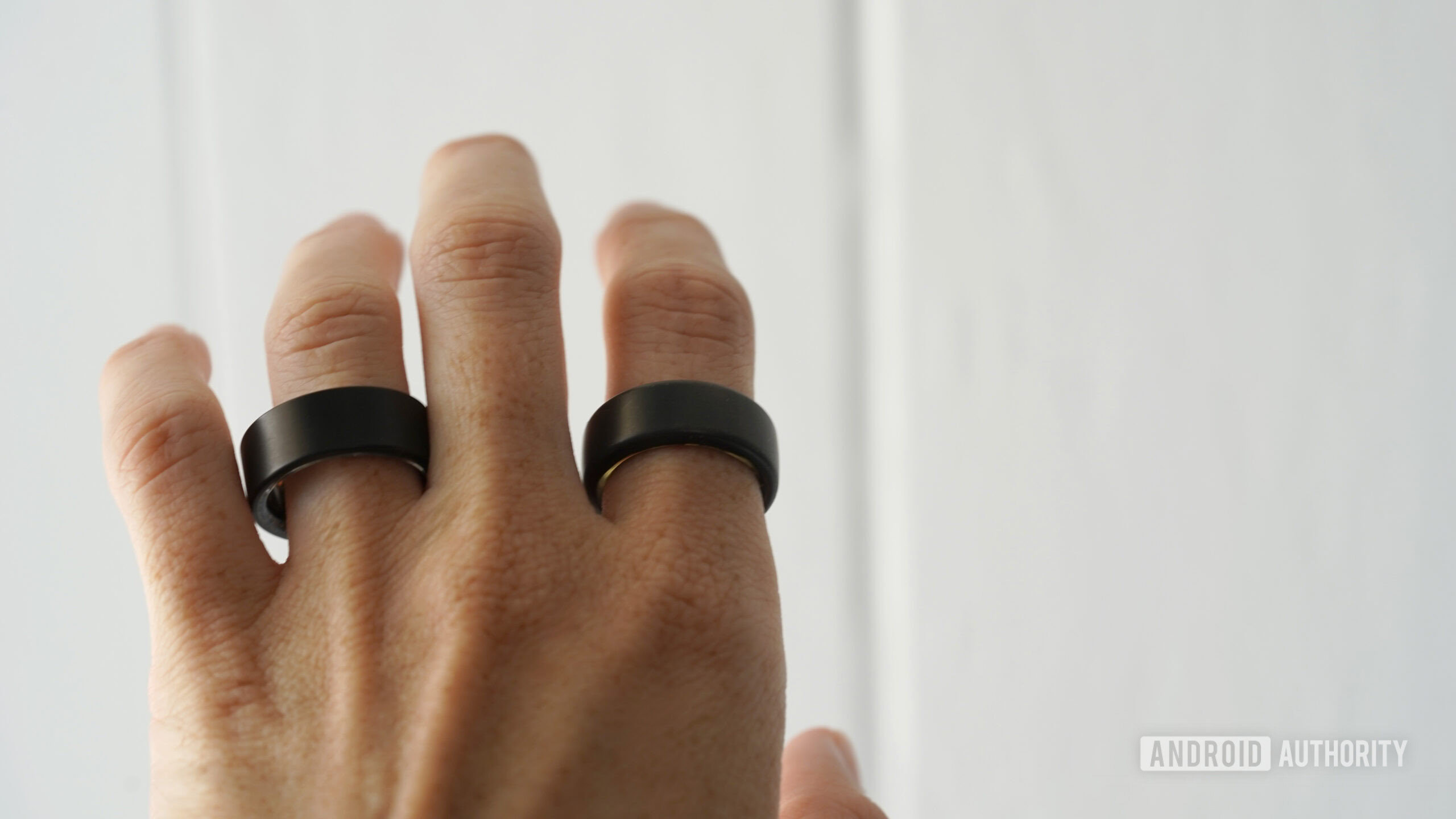 Um usuário de anel inteligente usa Ultrahuman Ring Air e Oura Ring 3 ao mesmo tempo.