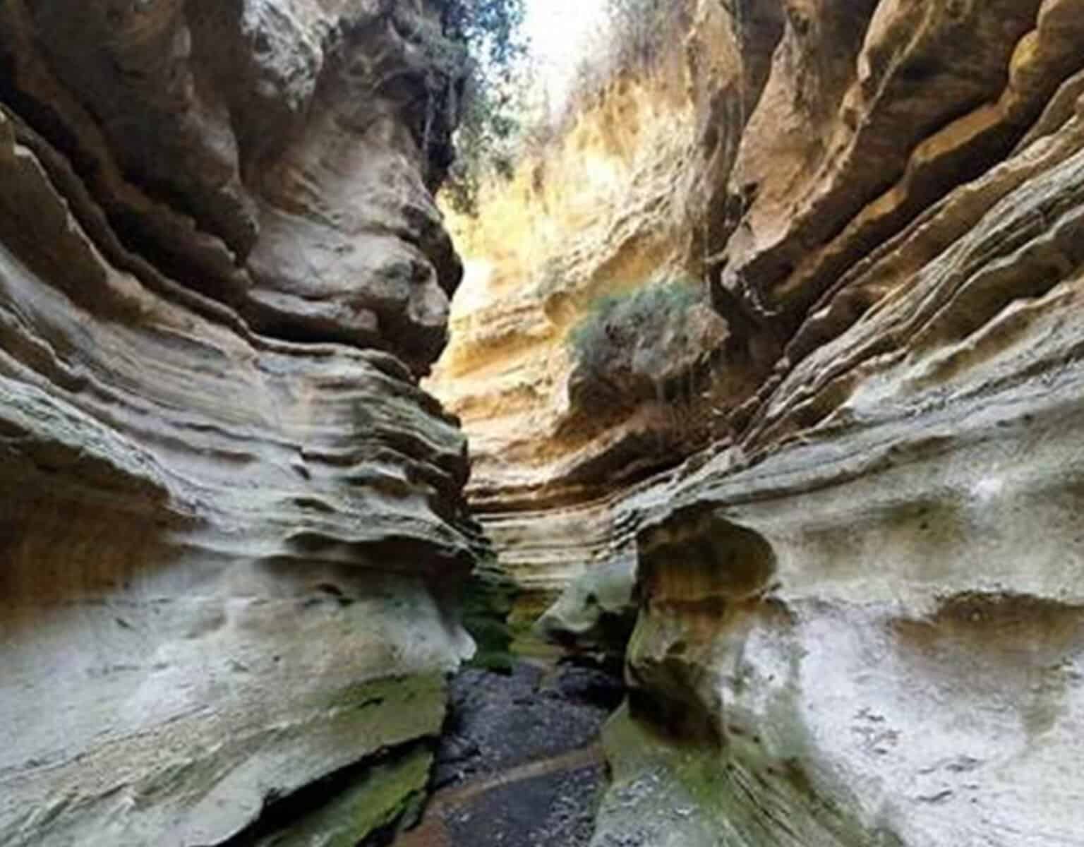 Formações rochosas no Parque Nacional Hell's Gate, Quênia