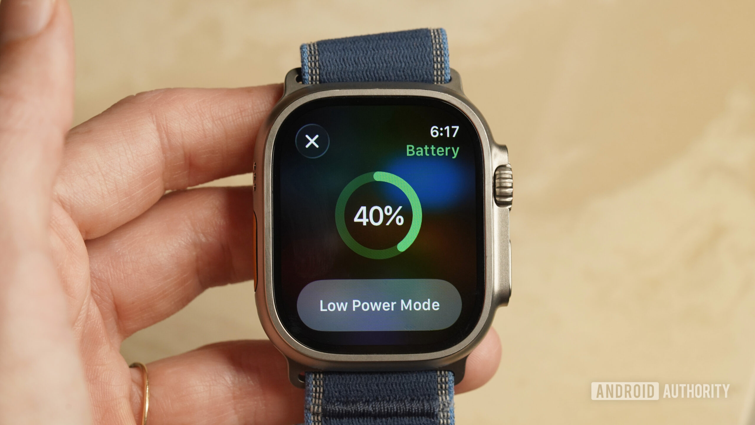 Duração da bateria do Apple Watch Ultra 3 Um Apple Watch Ultra 3 mostra a duração da bateria