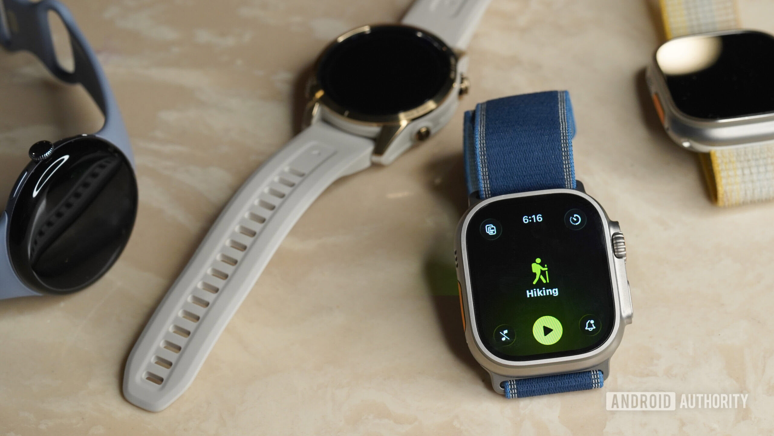 Alternativas para Apple Watch Ultra 3 Um Apple Watch Ultra 3 está entre as alternativas.