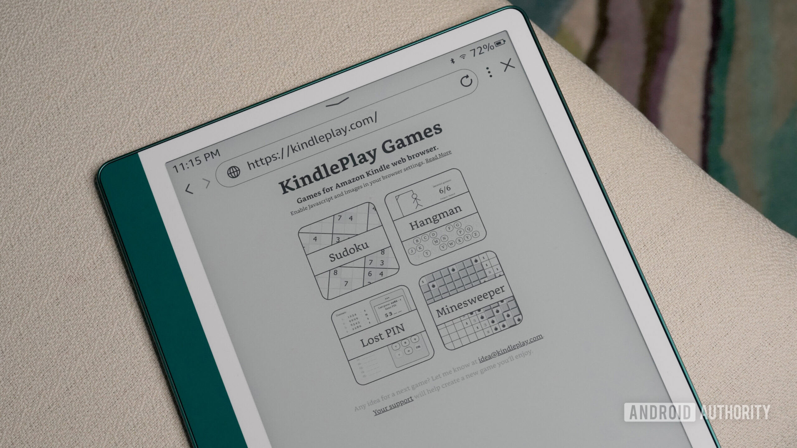 Amazon Kindle Scribe KindlePlay Um Amazon Kindle Scribe exibe jogos KindlePlay.
