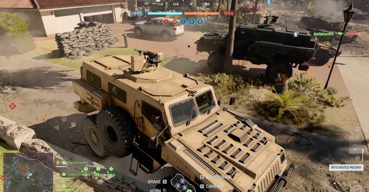 O novo APC (Armored Personal Carrier) pode ser atualizado para uma estação de comando móvel. Isso significa que podemos acumular pontos mais rapidamente. Extremamente prático porque o Traverser pode suportar 3 RPGs ou múltiplos golpes frontais com um tanque.