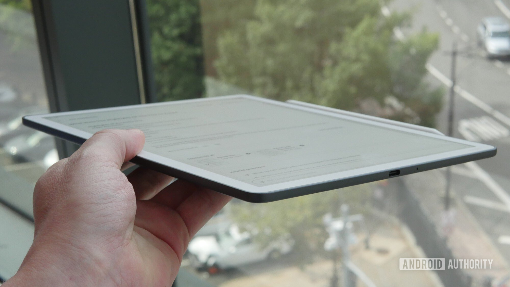 kindle escriba fino O mais novo Kindle Scribe apresenta uma nova luz frontal.