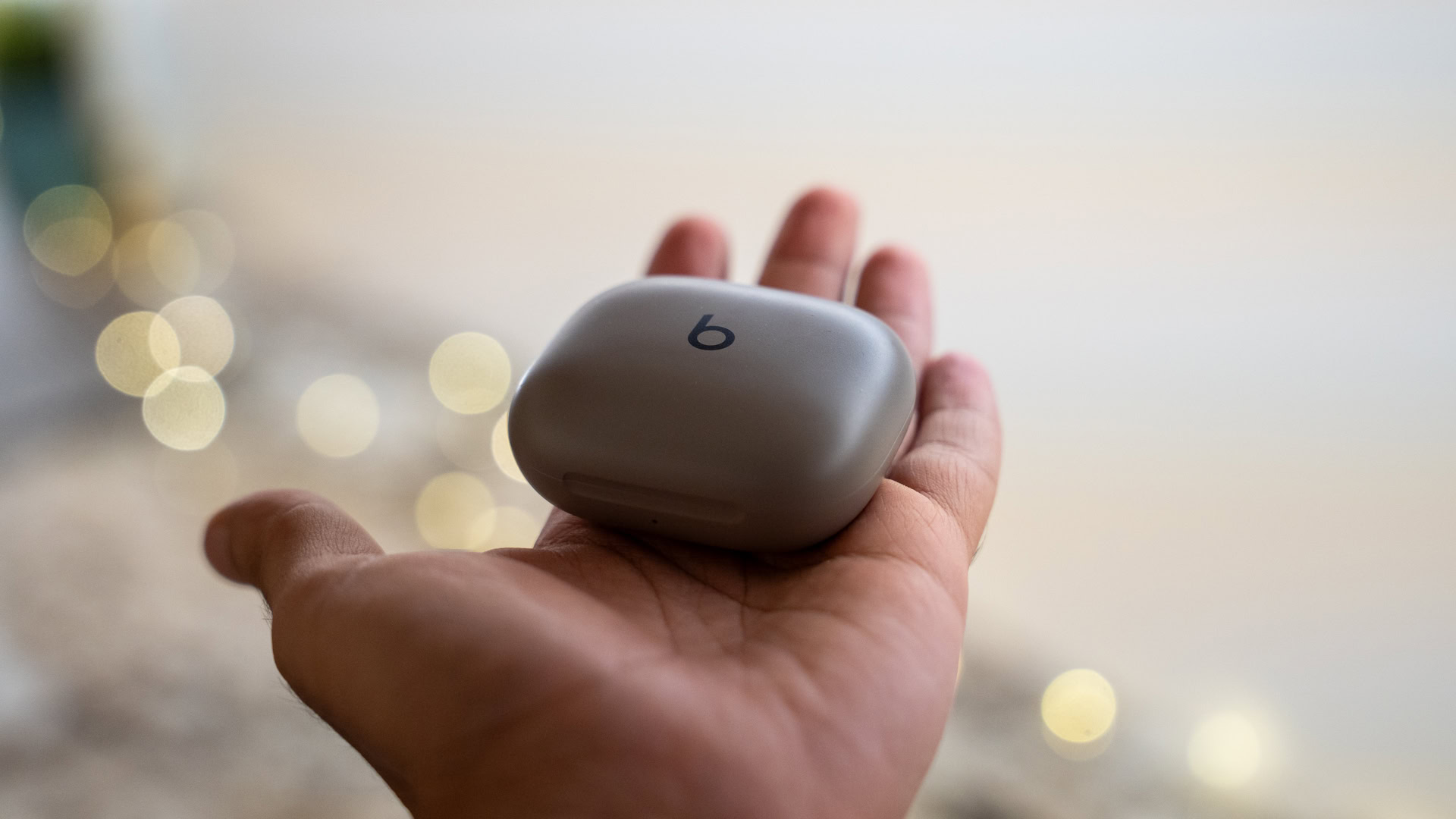 beats powerbeats cabem no estojo na mão