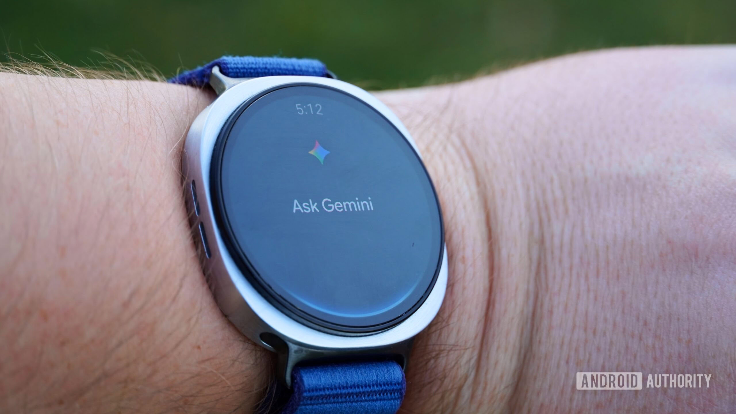 Gemini rodando em um Galaxy Watch 8 no meu pulso.