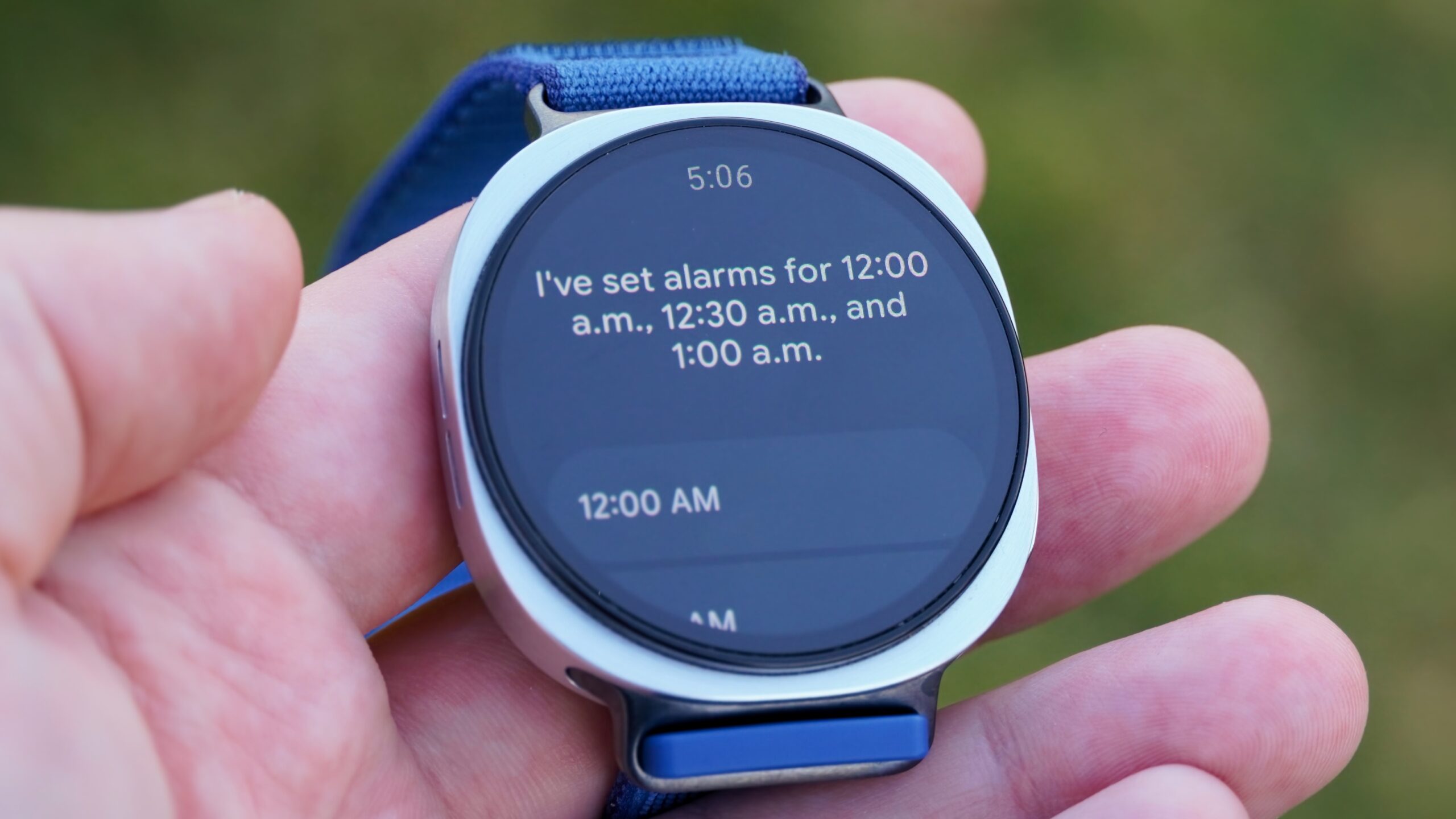 Configurando alarmes no Samsung Galaxy Watch 8 com Gemini.