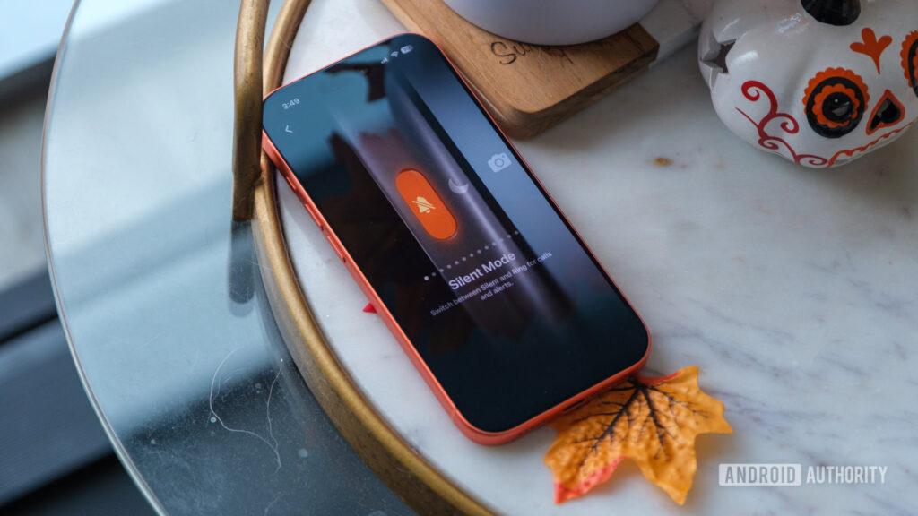 O primeiro iPhone dobrável pode estabelecer um novo padrão para vincos na tela