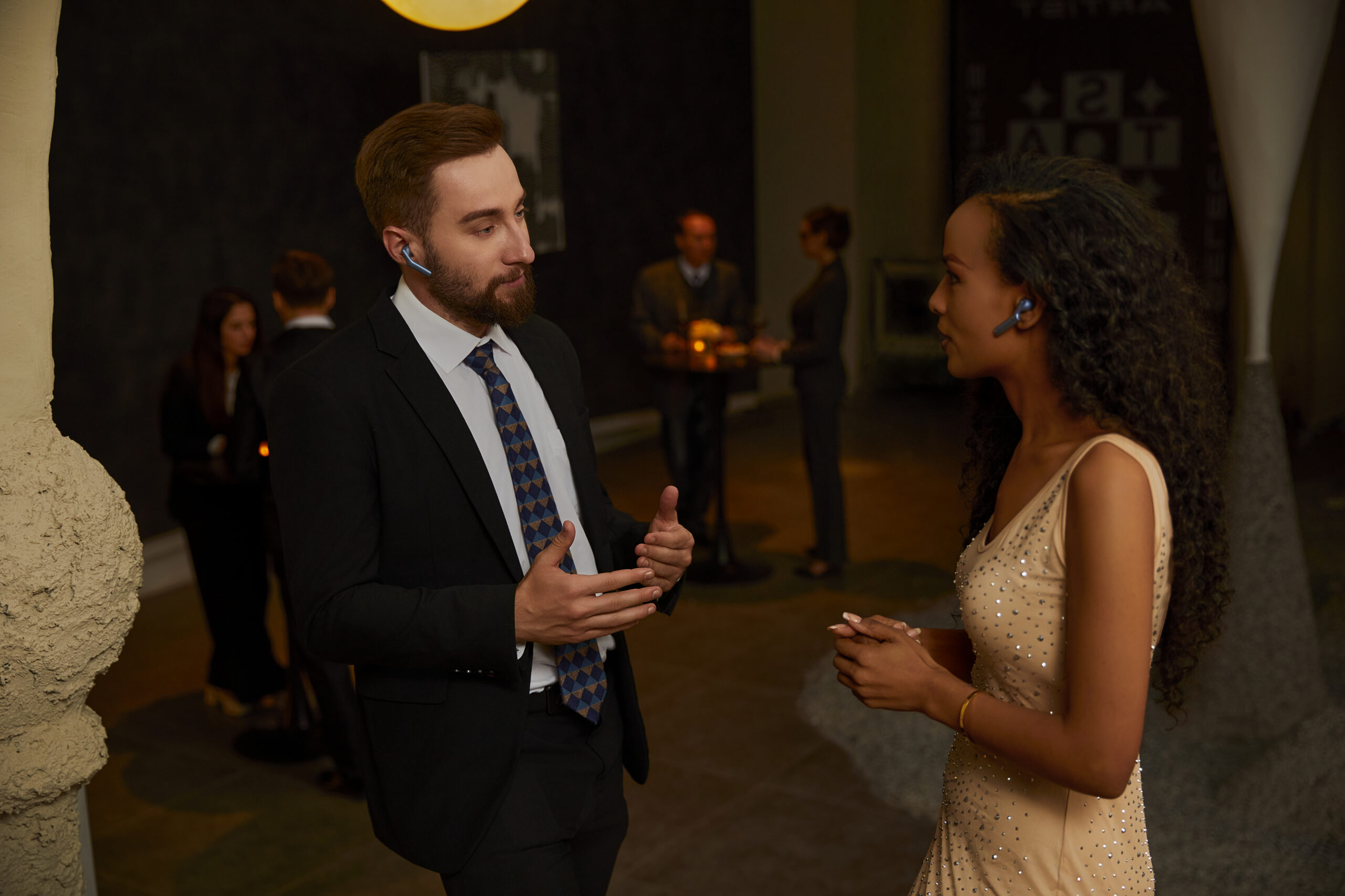 Imagem de imprensa dos fones de ouvido do tradutor Timekettle W4 AI Imagem de imprensa dos fones de ouvido do tradutor Timekettle W4 AI