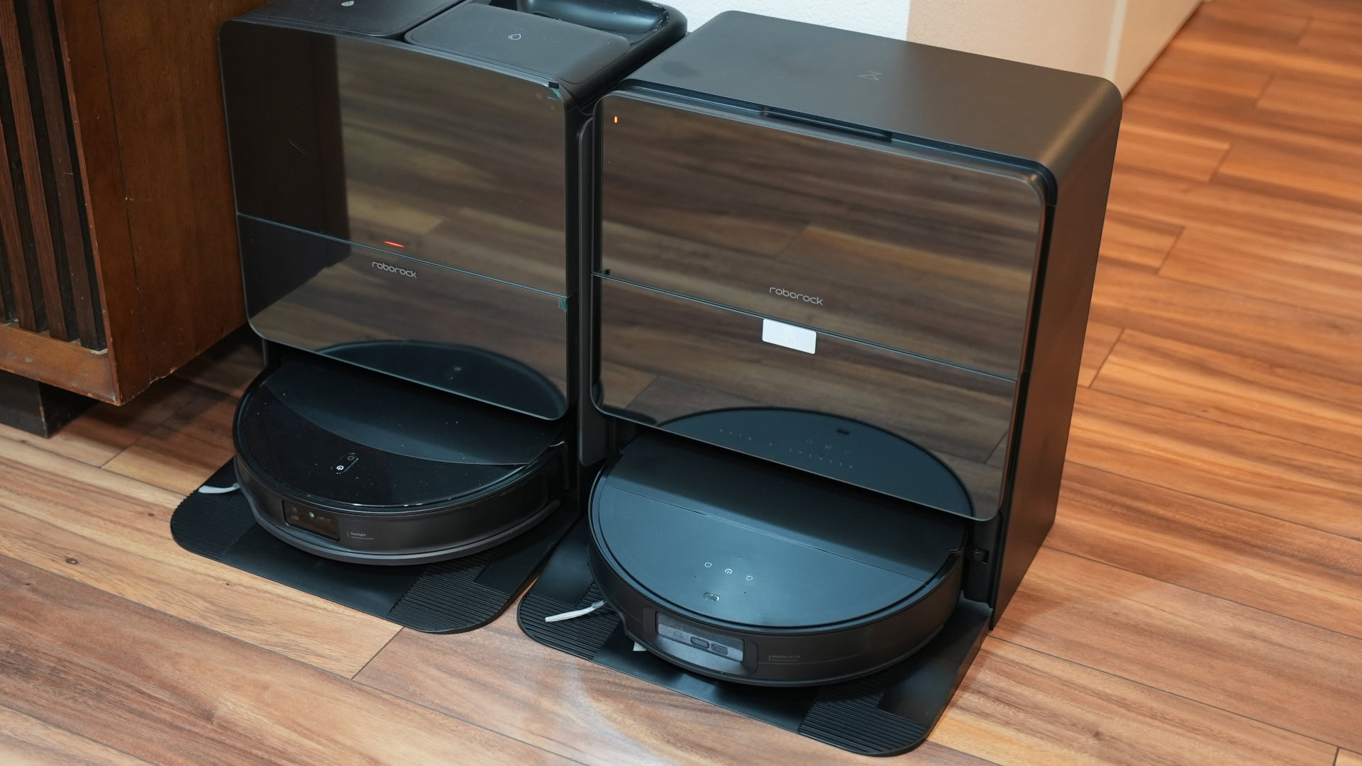 Roborock Saros 10 doca vs Roborock Saros 10R