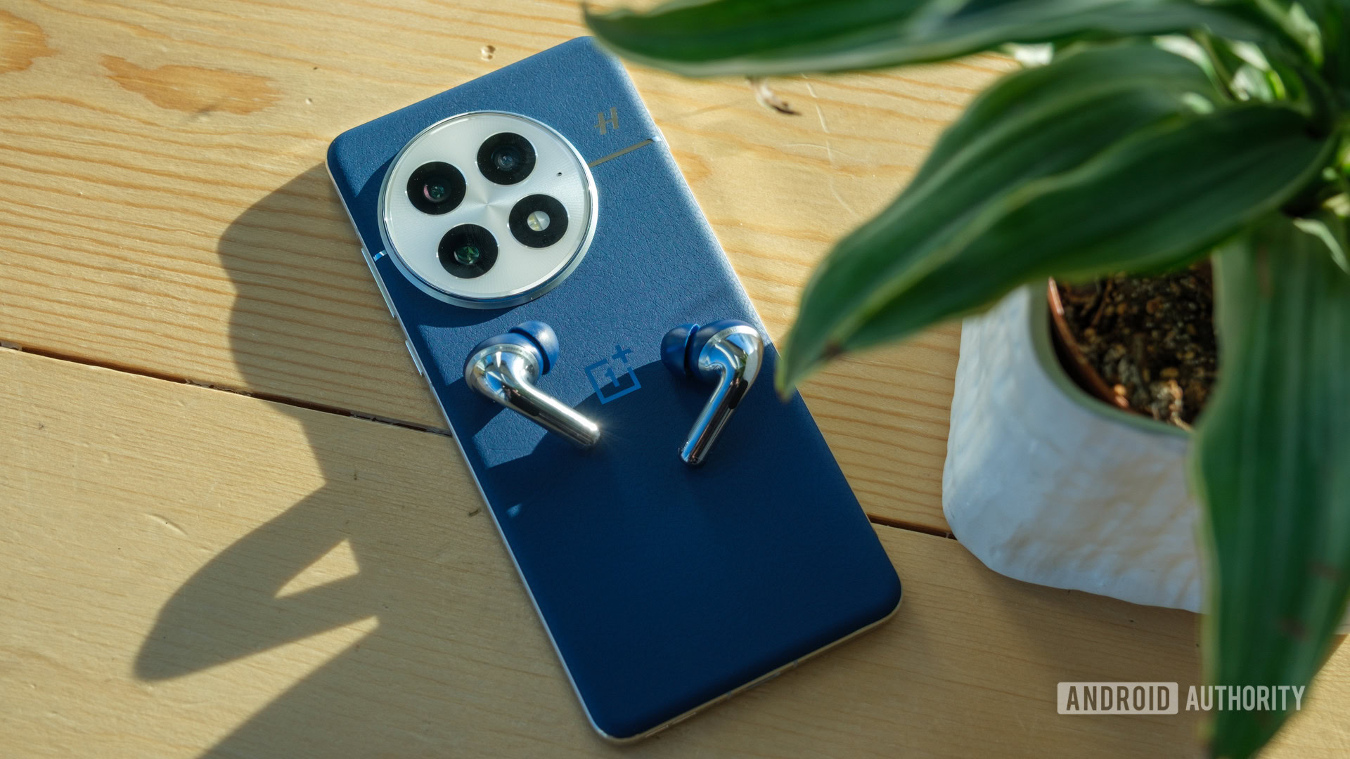 OnePlus 13 com OnePlus Buds Pro 3 OnePlus 13 com OnePlus Buds Pro 3