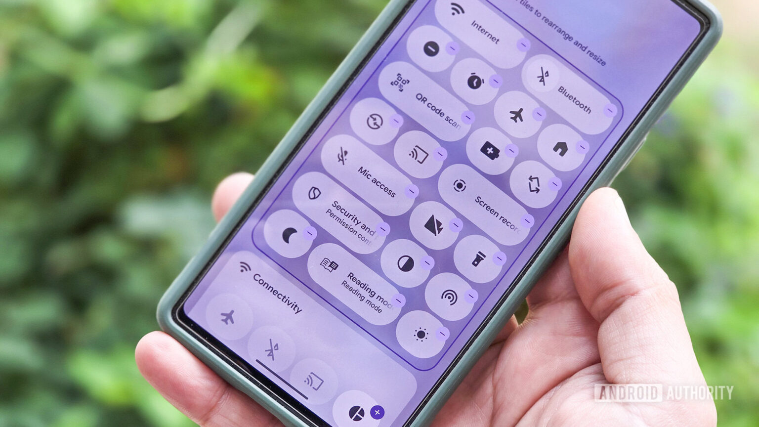 A Samsung pode finalmente consertar a maior monstruosidade da tela inicial do modo escuro no One UI 8.5