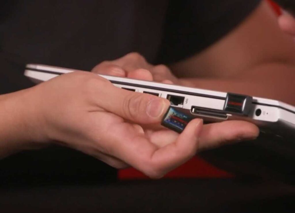 A ultrapequena unidade flash USB da SanDisk foi construída para permanecer no seu laptop para sempre