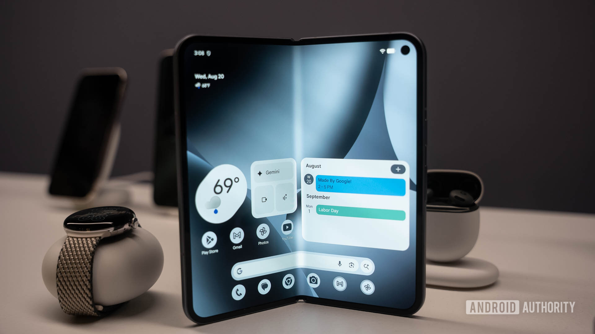Google Pixel 10 Pro Fold aberto na mesa o tempo de tela na hora de dormir pode não ser tão ruim para você quanto pensávamos.