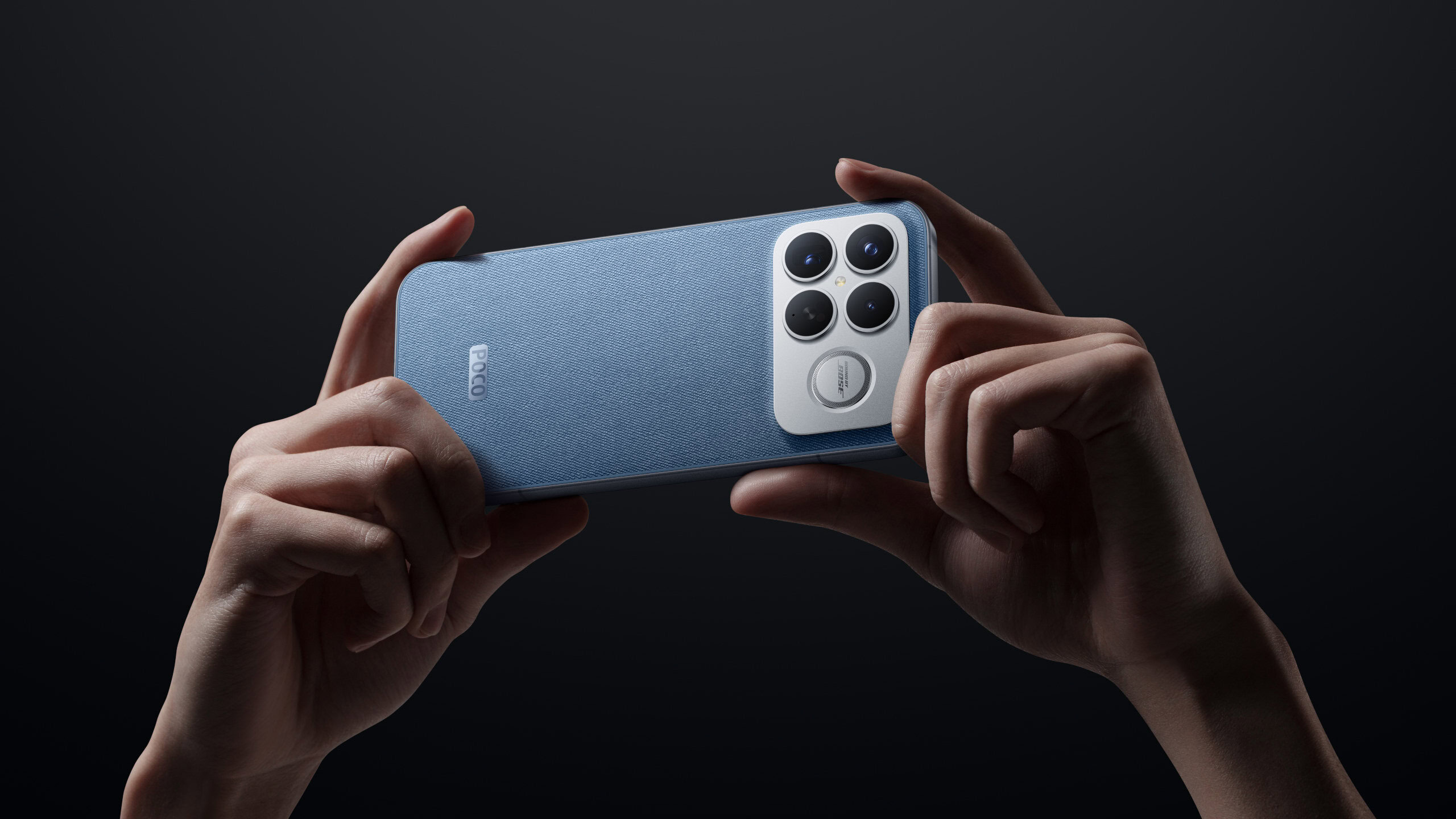 POCO F8 Ultra variante jeans azul em mãos oficiais POCO F8 Ultra variante jeans azul em mãos oficiais