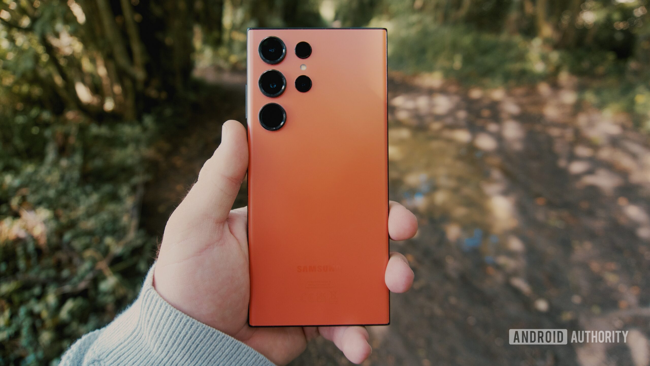 galaxy s23 ultra vermelho na mão 16 9 galaxy s23 ultra vermelho na mão 16 9