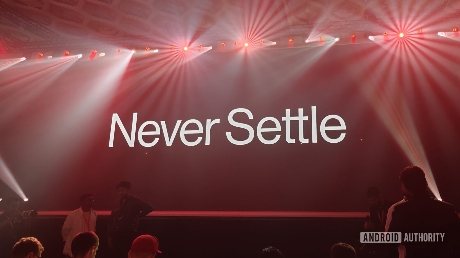 Slogan OnePlus Never Settle em uma tela Slogan OnePlus Never Settle em uma tela