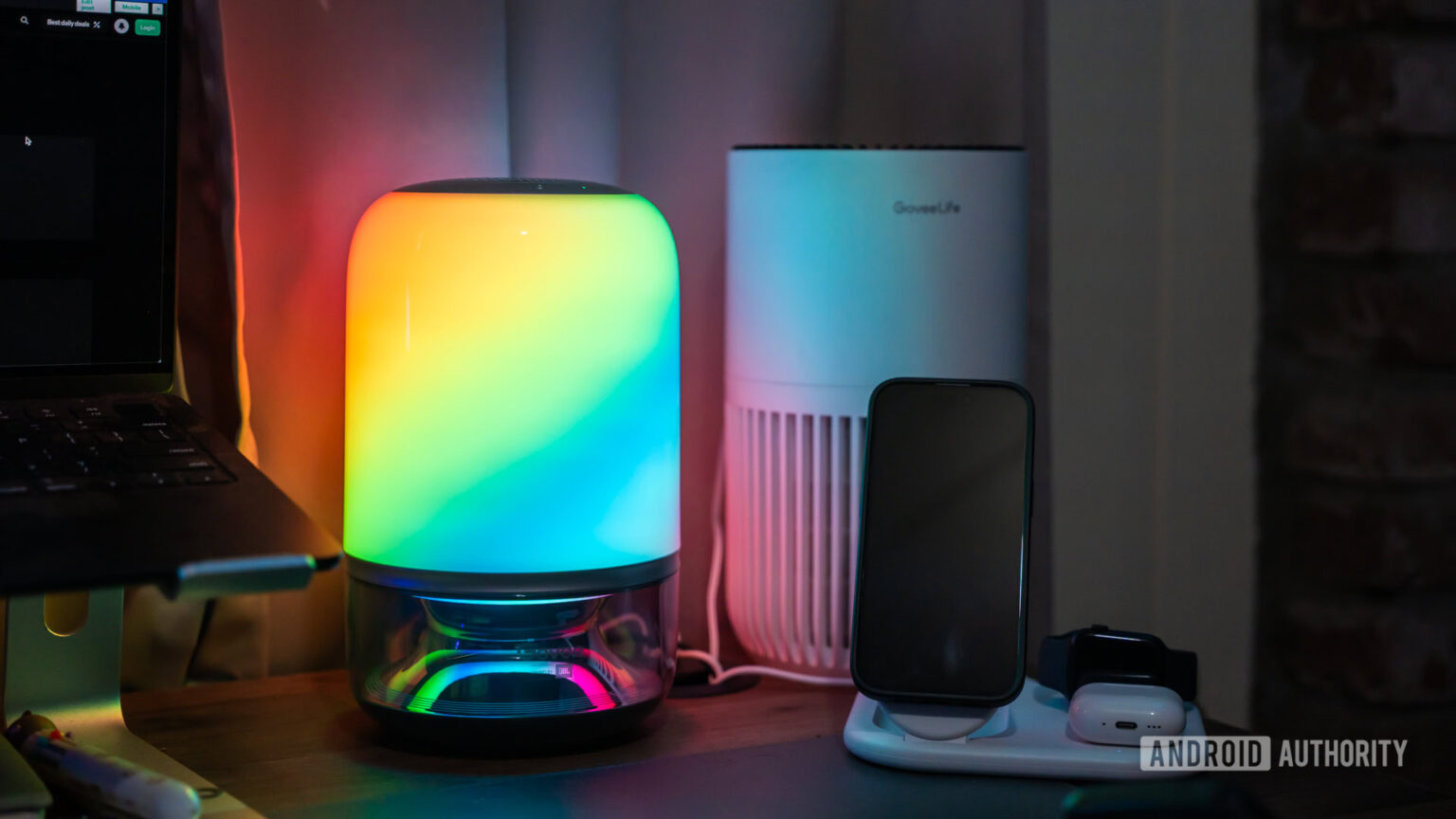 Promoção: este abajur inteligente combina som JBL com iluminação bacana