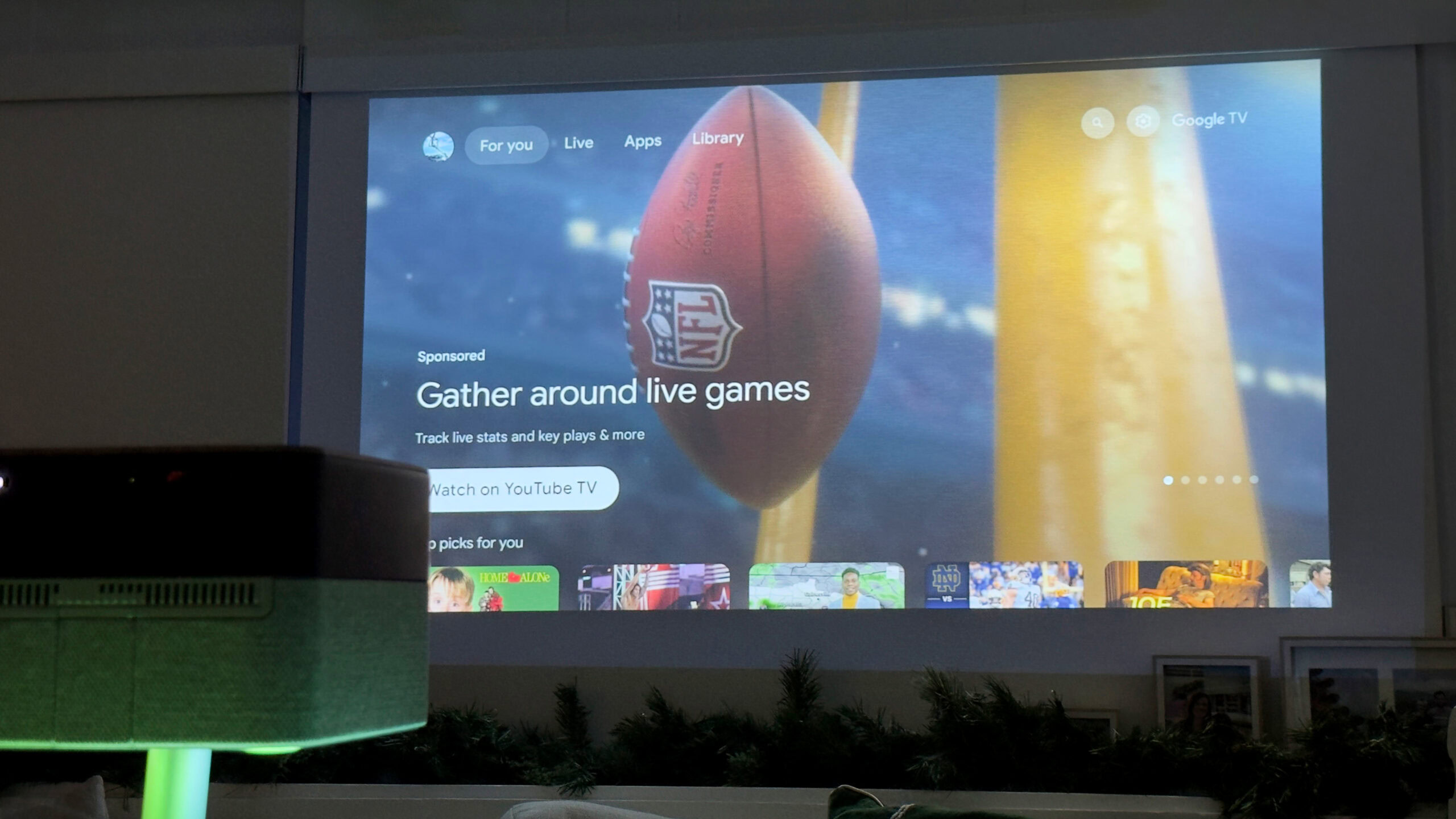 Epson Lifestudio Flex Plus Google TV O Epson Lifestudio Flex Plus possui Google TV integrado.