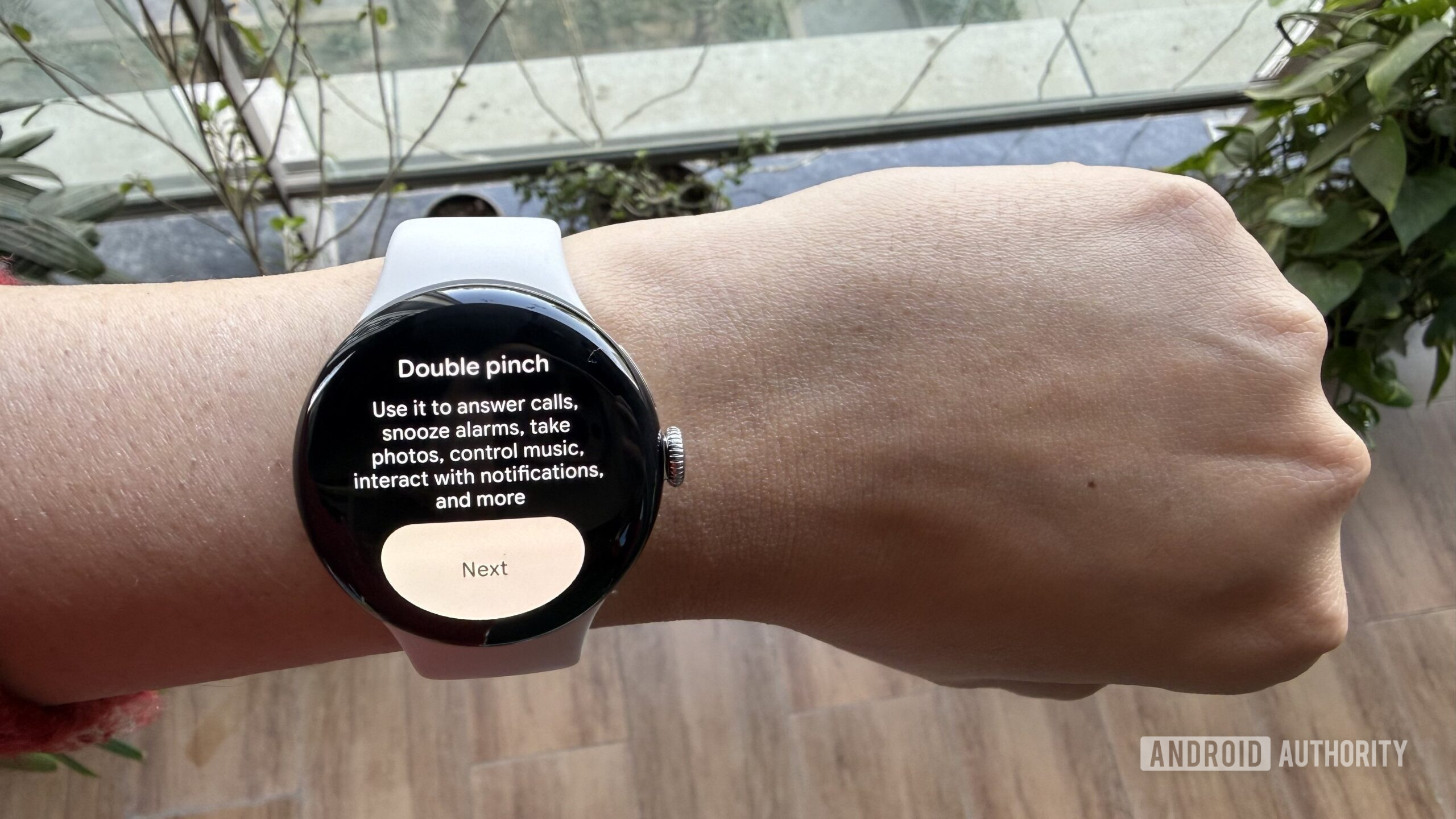 Gesto de pinça dupla do Pixel Watch 4