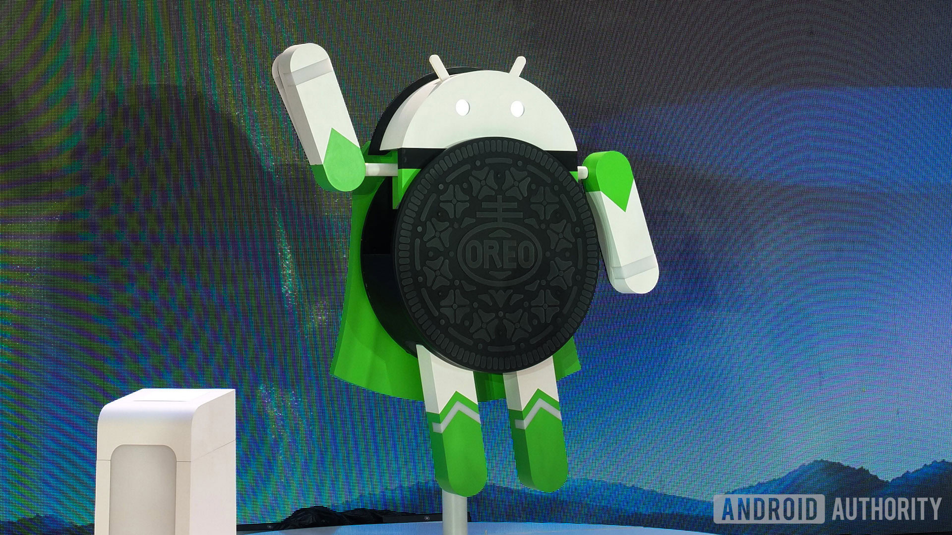Android-Oreo-Statue-2