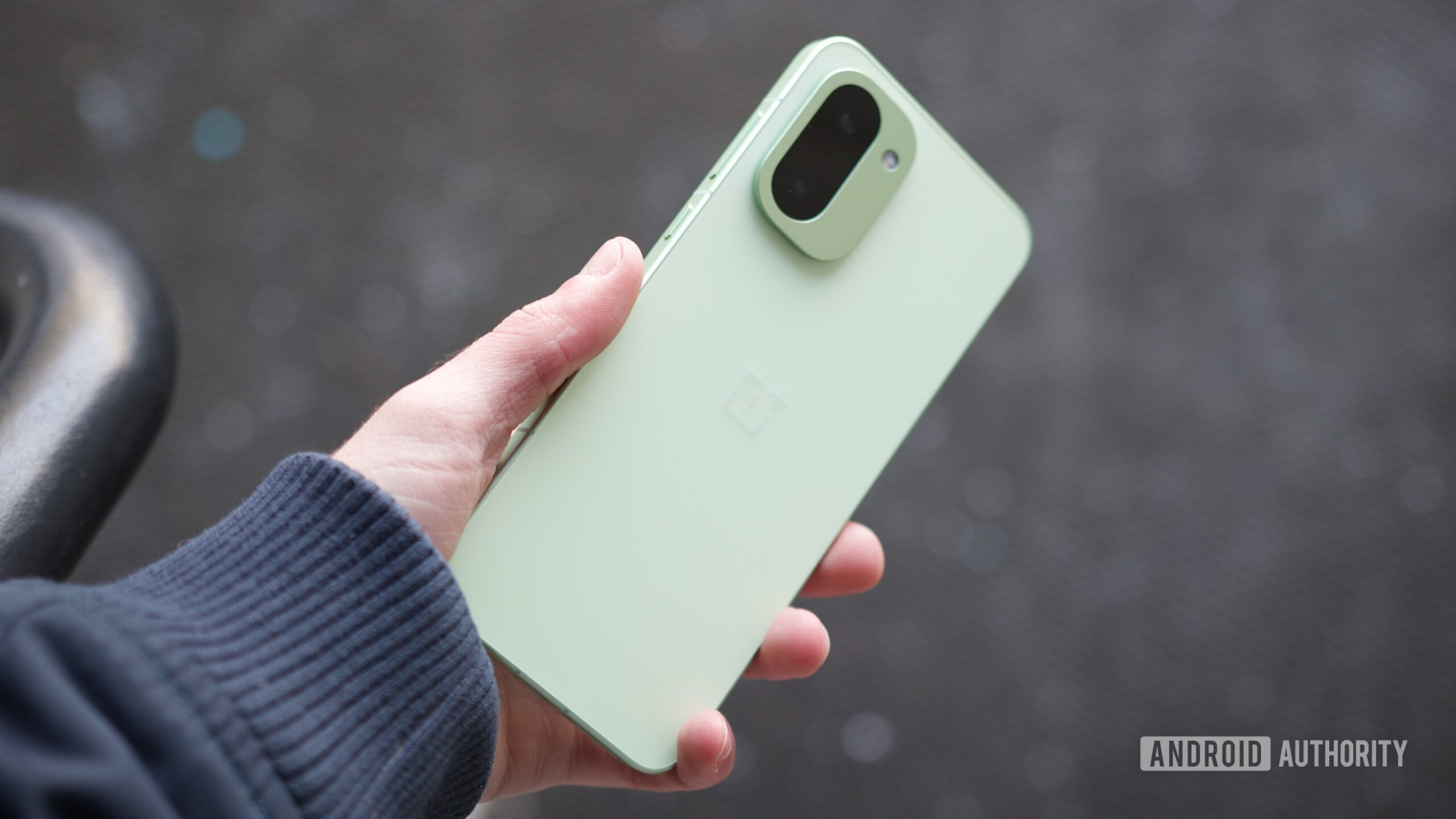 Parte traseira do OnePlus 15R.