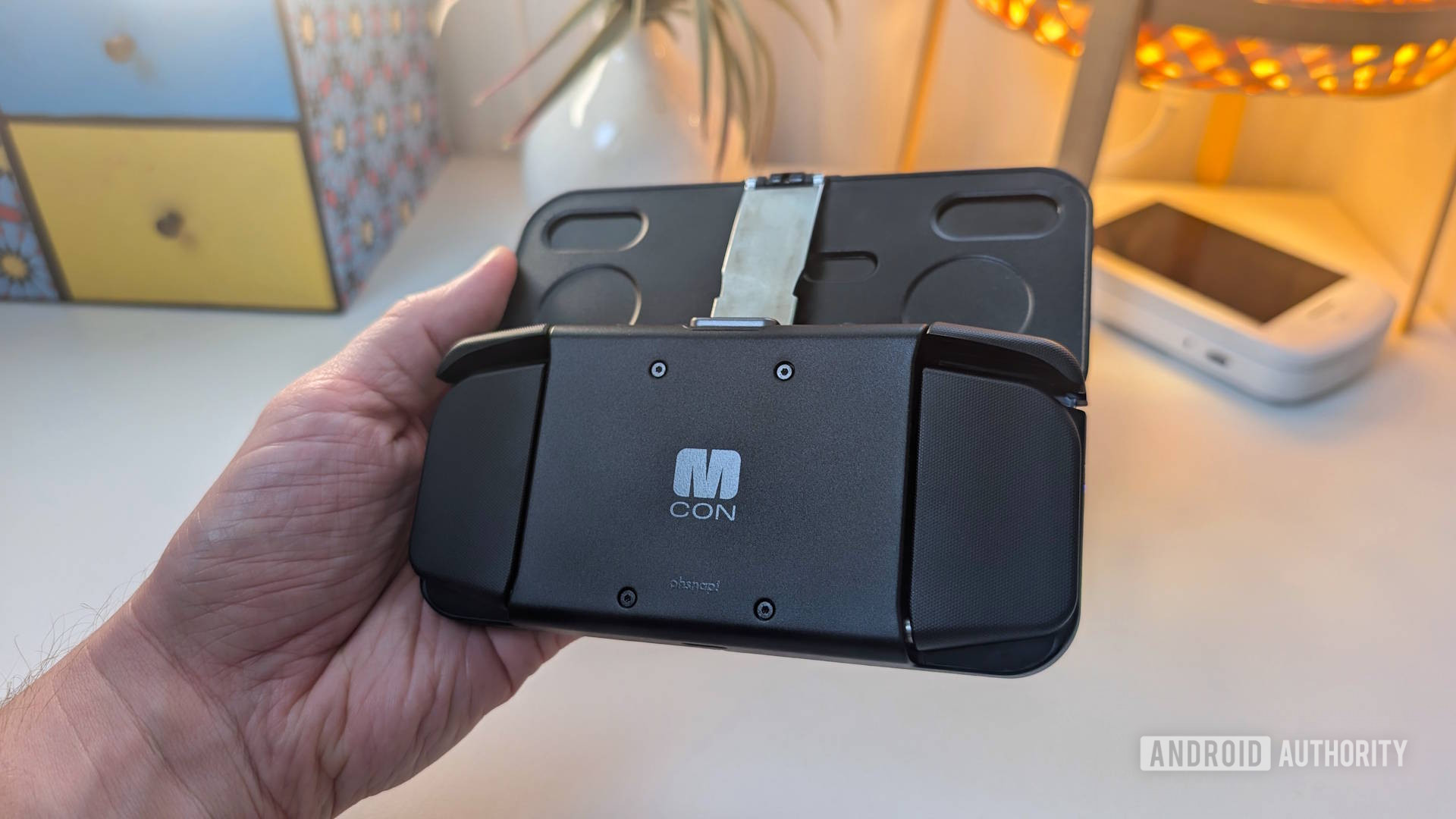 Logotipo traseiro do MCON