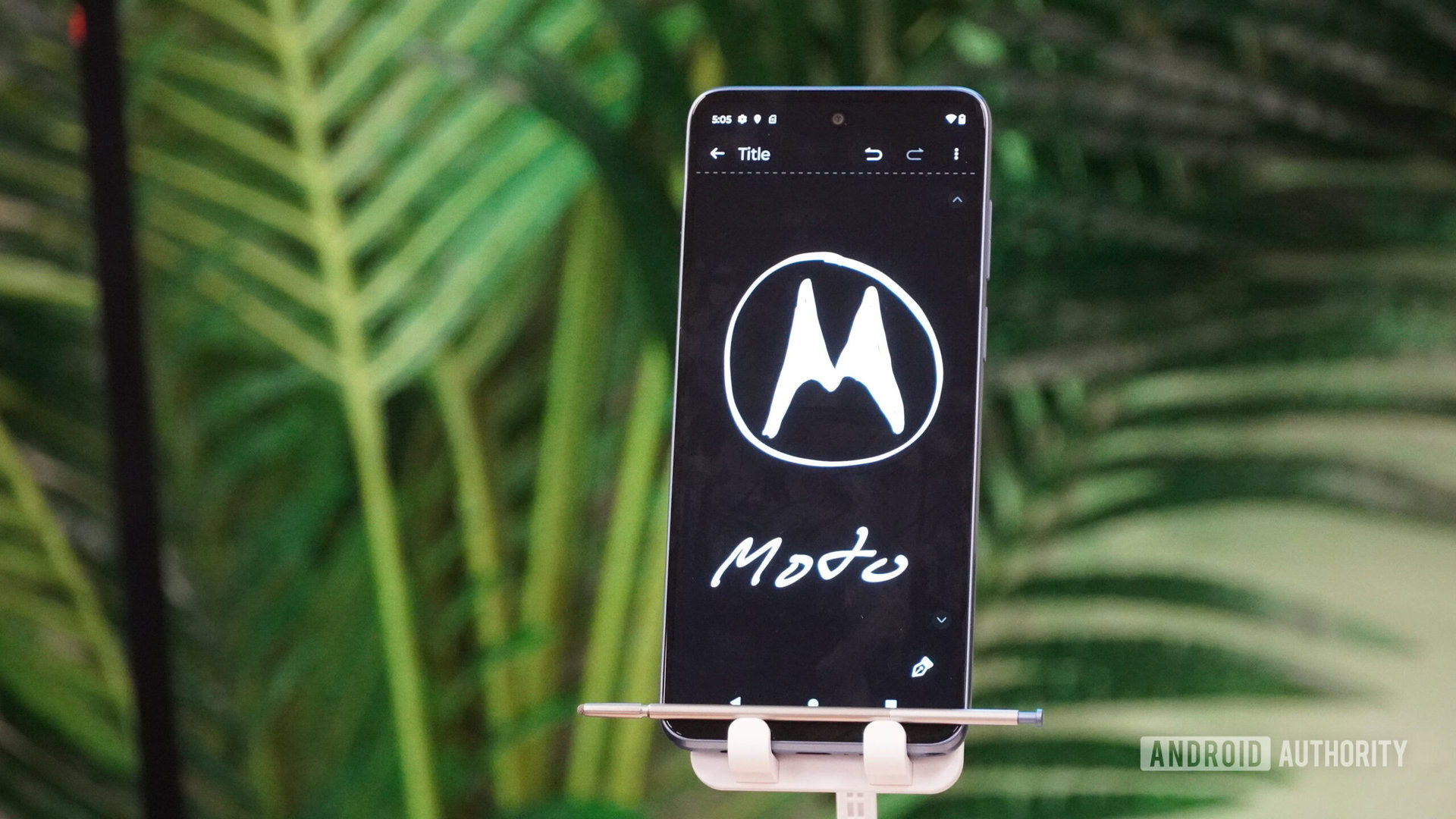 Logotipo da Motorola desenhado na caneta moto g