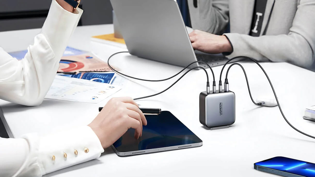 Carregador UGREEN Nexode 100W 4 portas em conferência