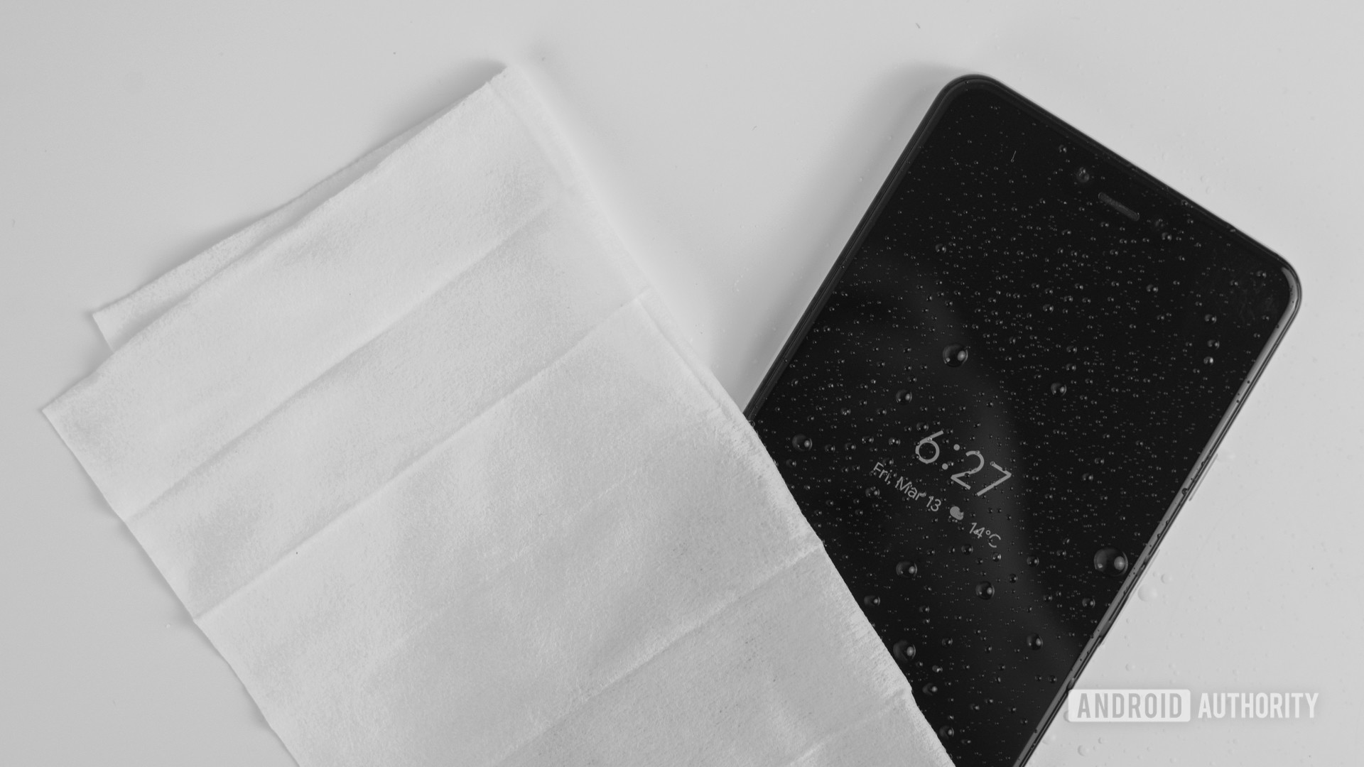 Telefone com lenços desinfetantes 4