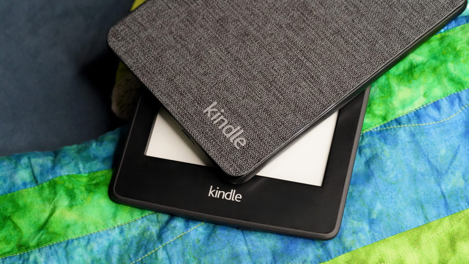 A Amazon está afrouxando ligeiramente o controle sobre os downloads de livros do Kindle