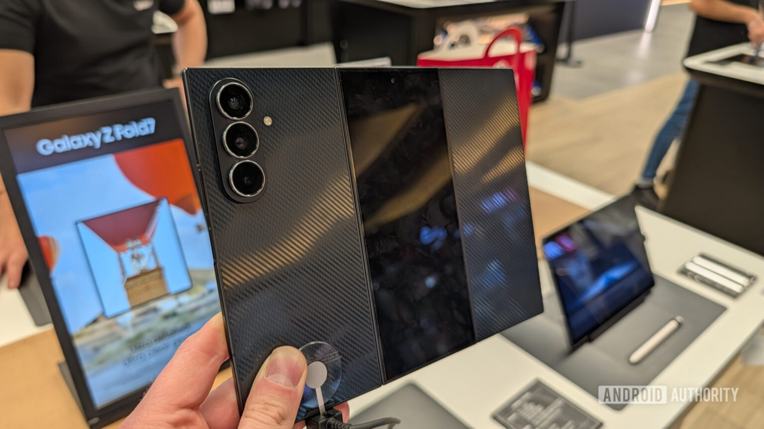 Colocamos a mão na massa com o Galaxy Z TriFold. Aqui está o bom e o ruim