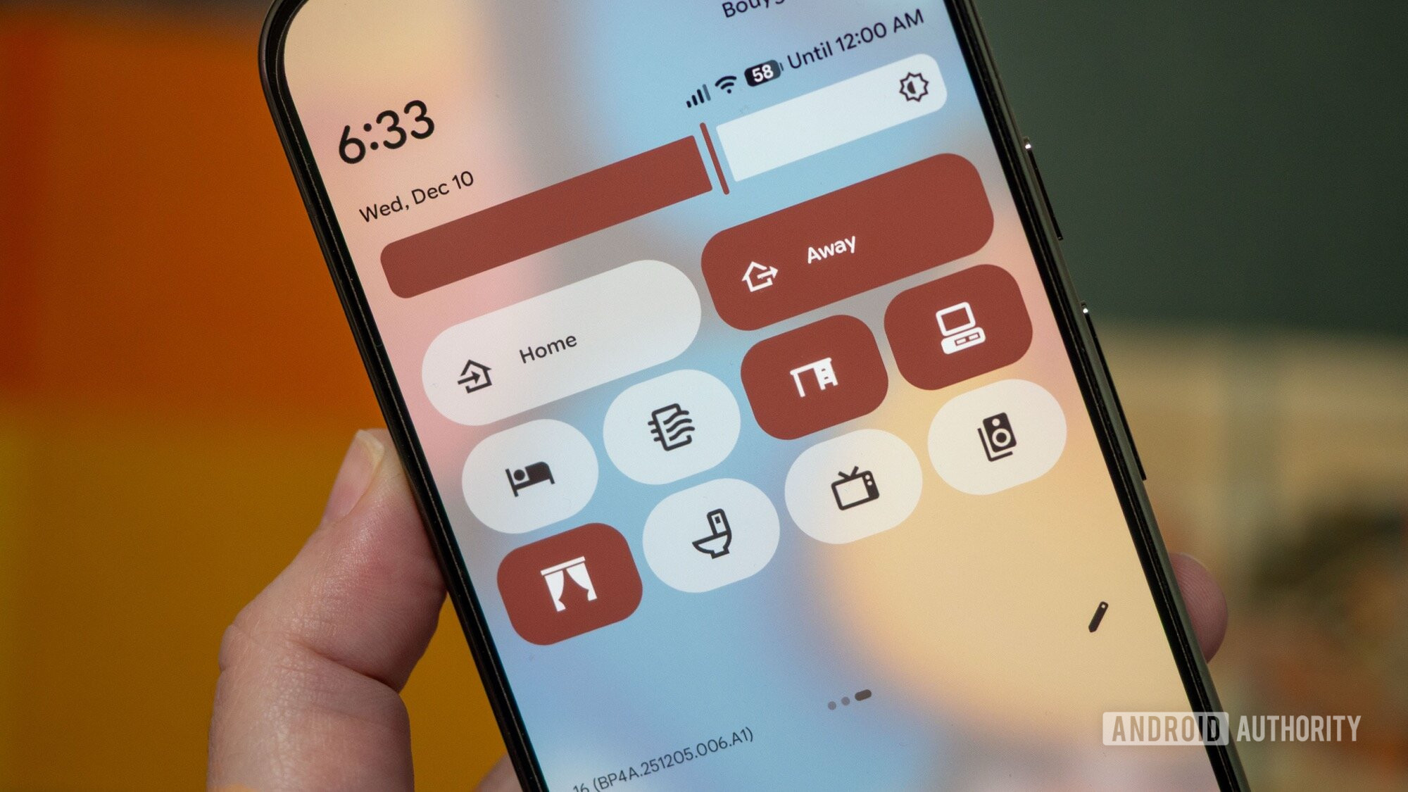 telefone mostrando configurações rápidas do Android 16, assistente de casa, centro de controle de casa inteligente alterna telefone mostrando configurações rápidas do Android 16, assistente de casa, centro de controle de casa inteligente alterna
