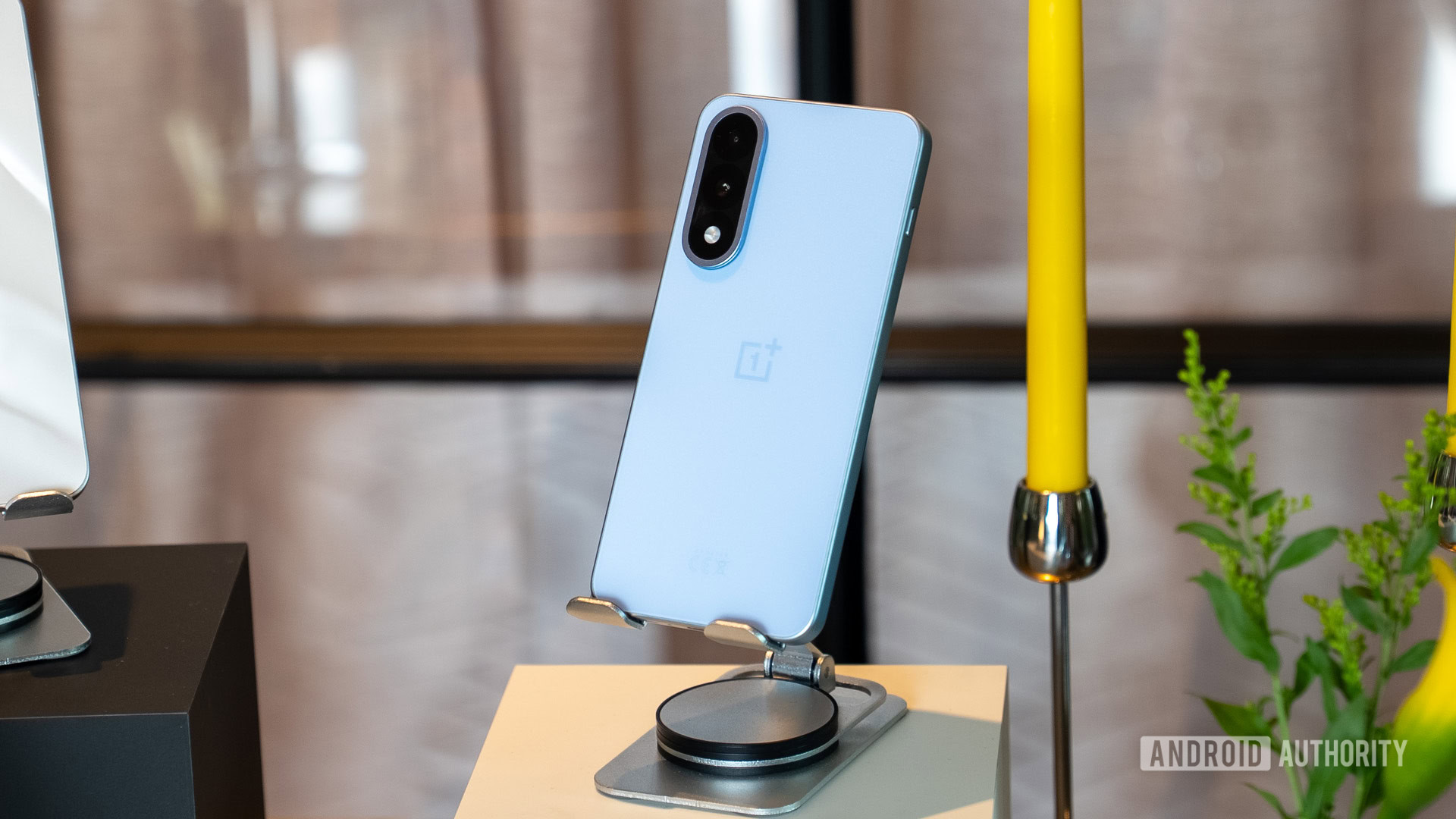 Gelo seco OnePlus Nord 5 no suporte