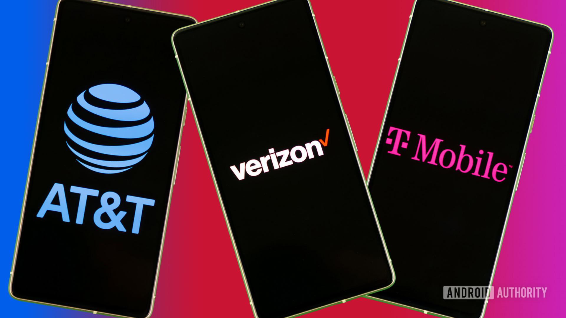 Telefones mostrando os logotipos da Verizon, AT&T e T Mobile (1) Telefones mostrando os logotipos da Verizon, AT&T e T Mobile (1)