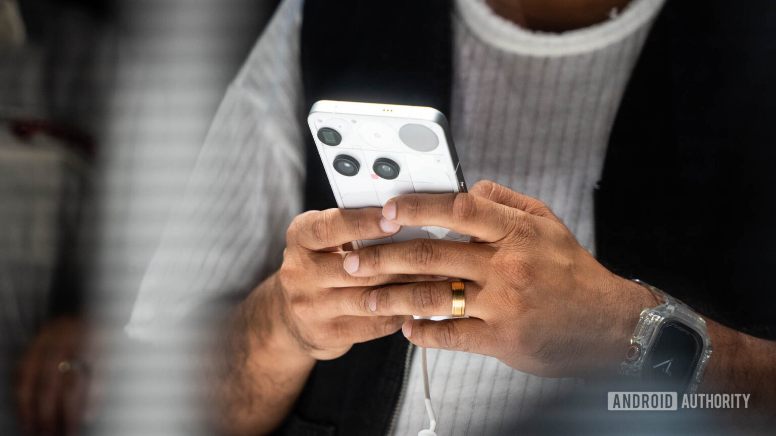 Pesquisa confirma: a maioria de nós corre o risco de ter o ‘mindinho do smartphone’