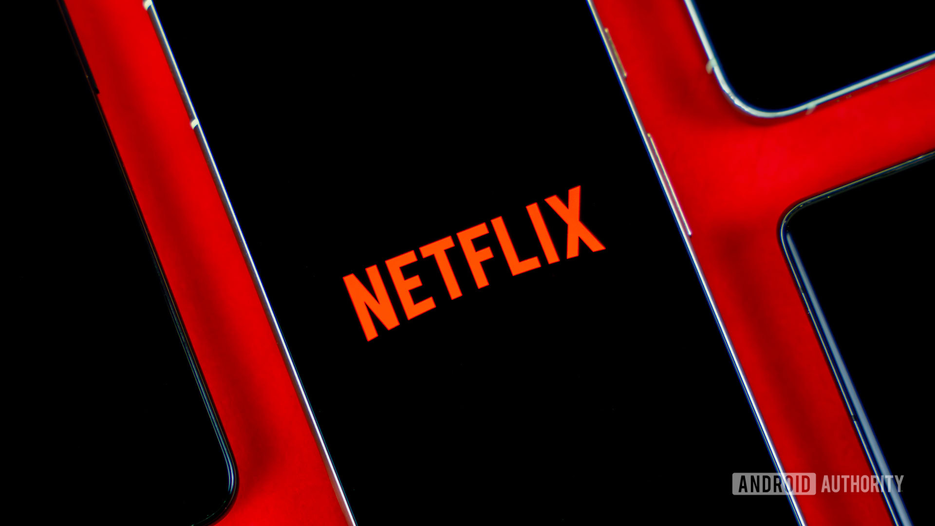 Logotipo da Netflix no smartphone, ao lado de outros dispositivos foto (2) Logotipo da Netflix no smartphone, ao lado de outros dispositivos foto (2)
