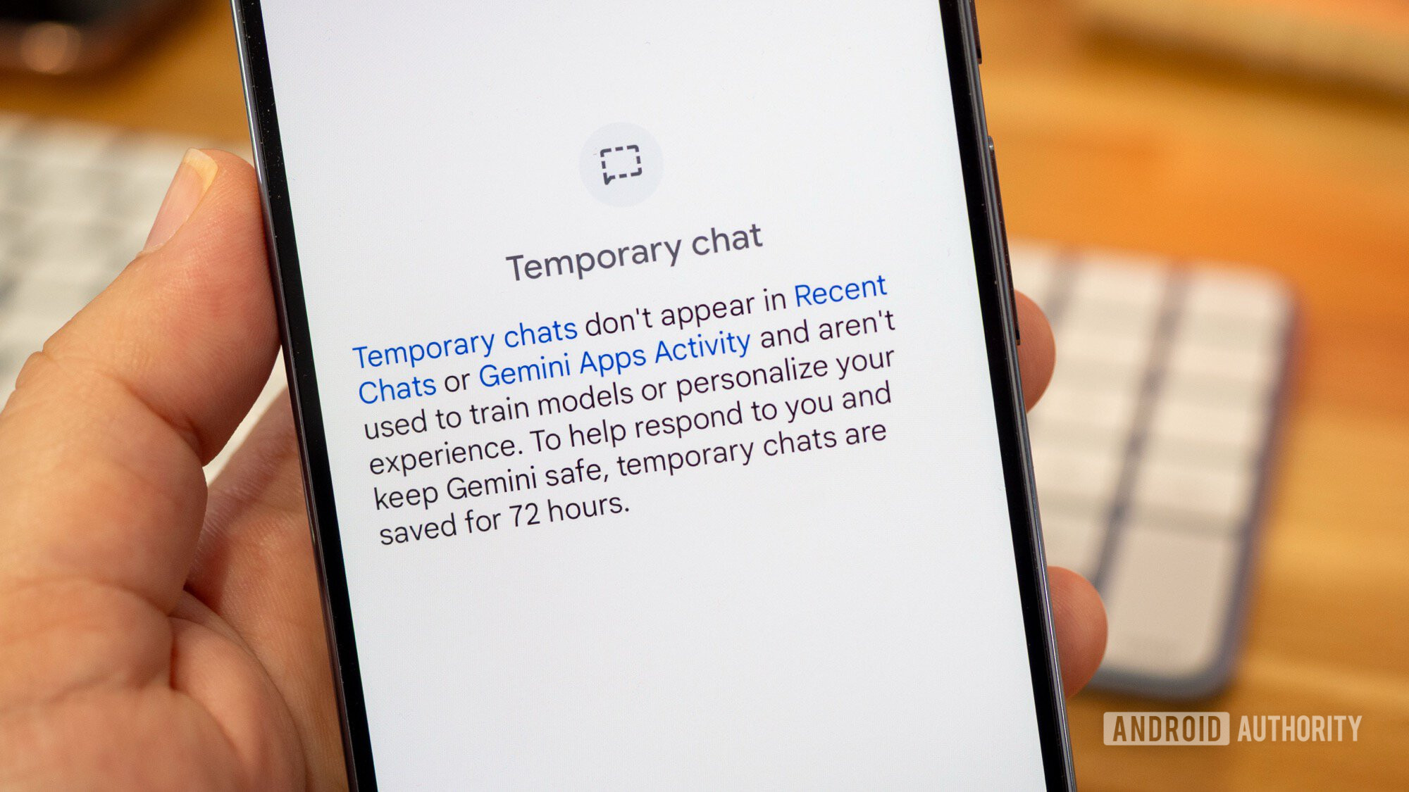 telefone pixel mostrando aviso de bate-papo anônimo temporário do Gemini telefone pixel mostrando aviso de bate-papo anônimo temporário do Gemini