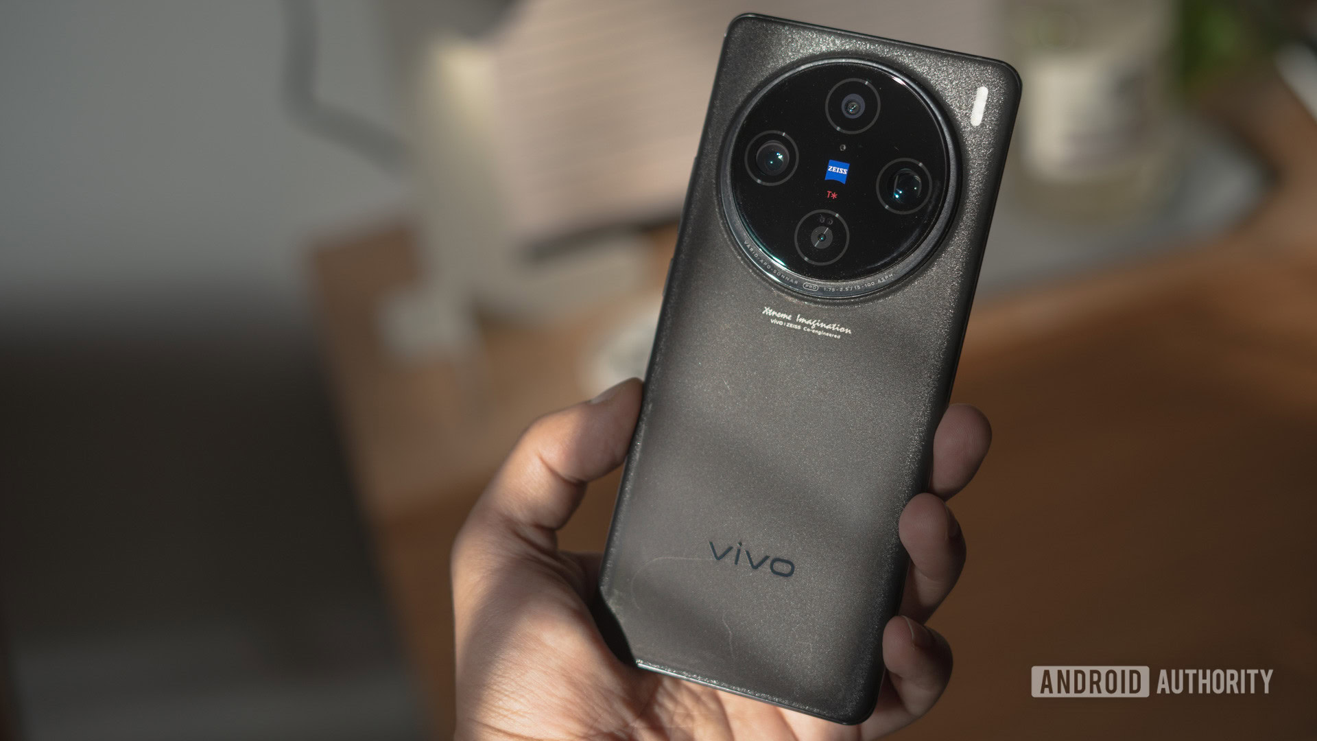 Vivo X100 Pro na mão