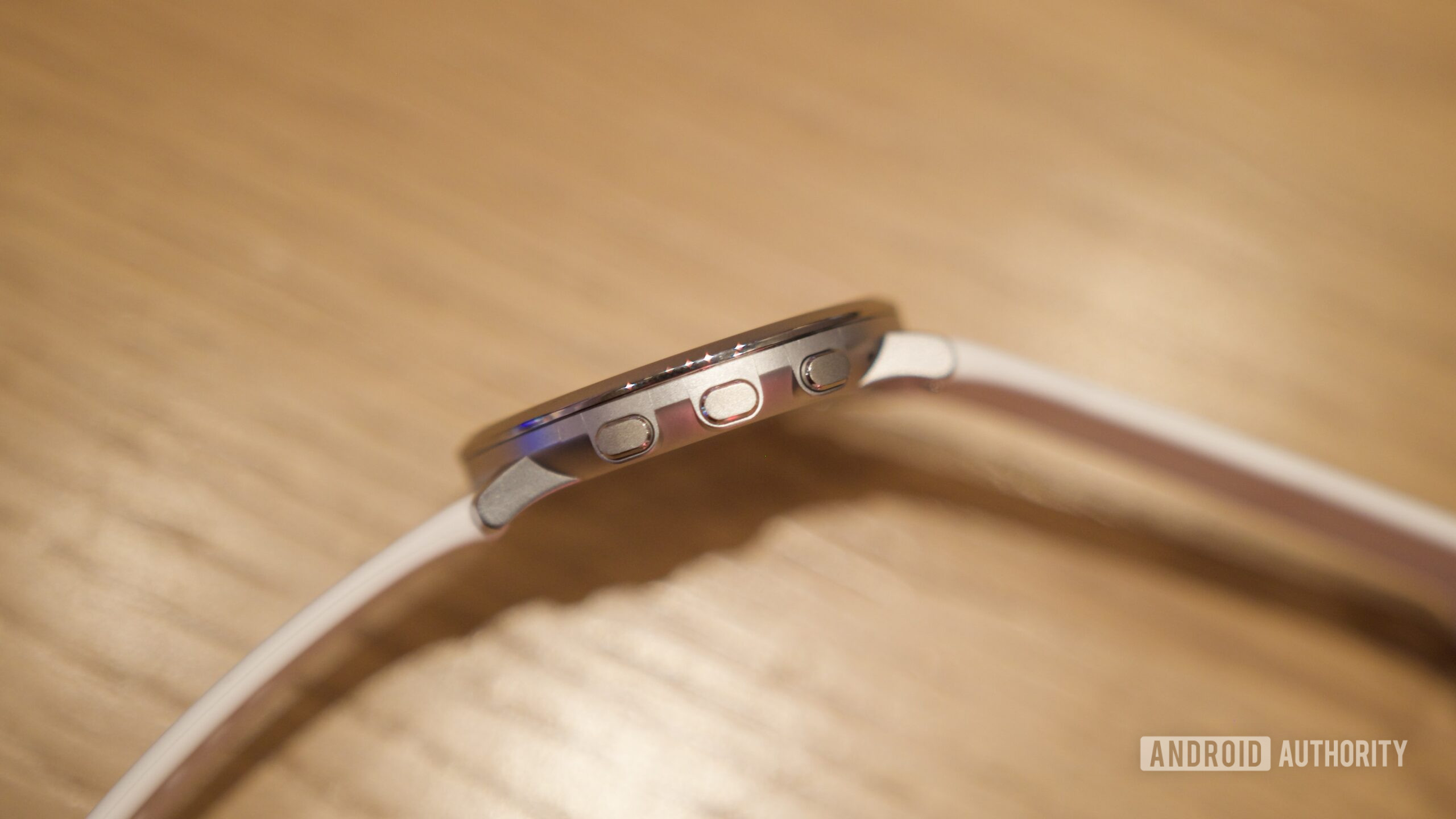 Vista lateral de um Pebble Round 2.